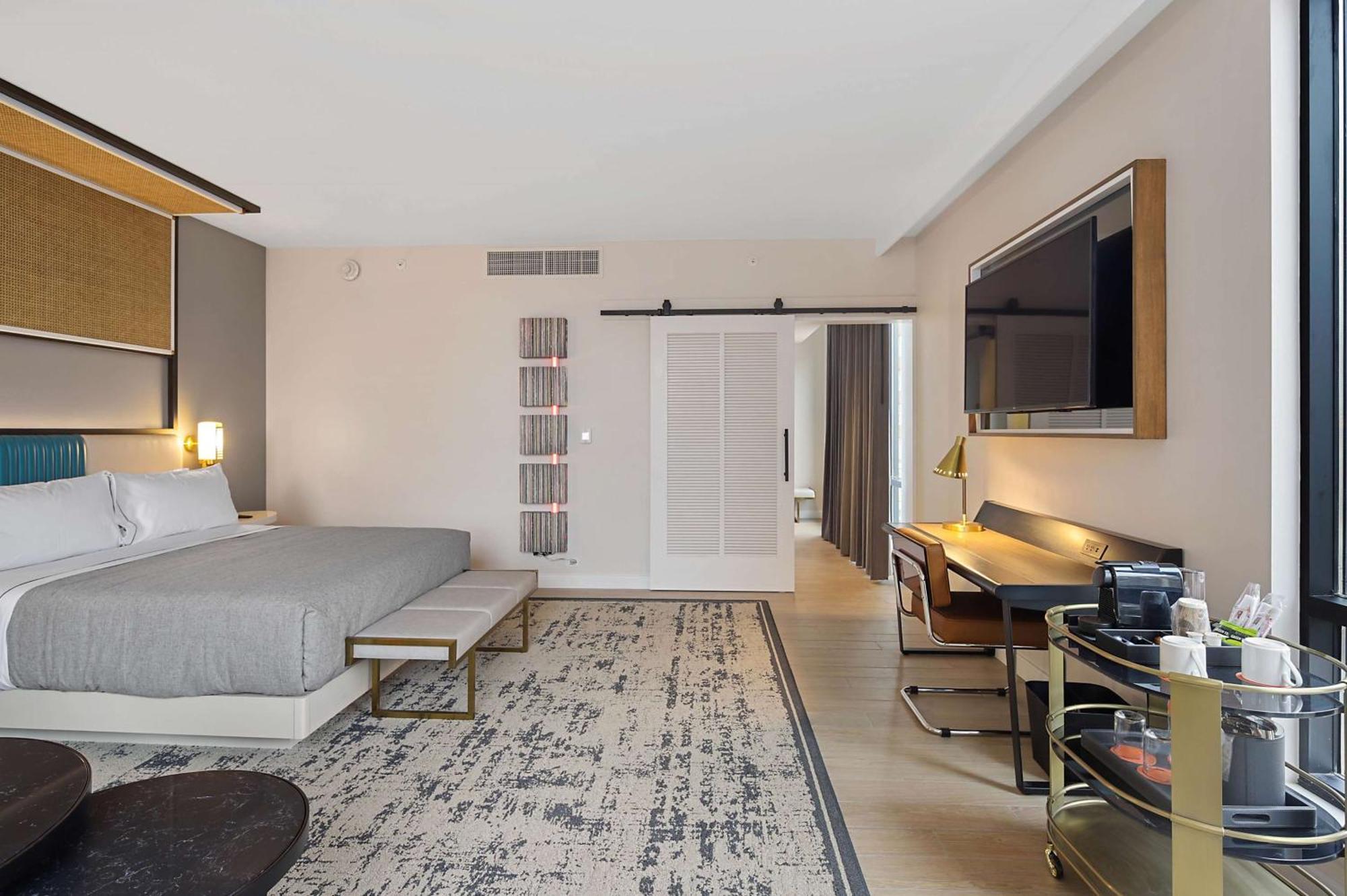 Corner King Room