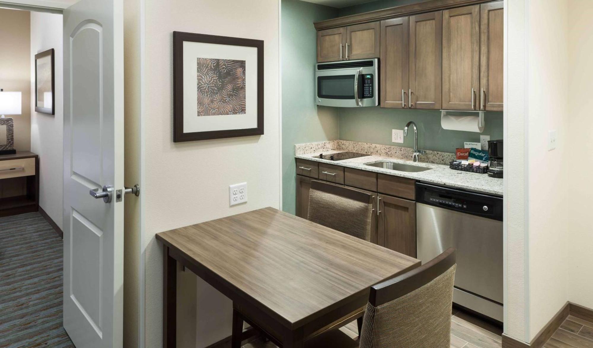 One-Bedroom King Suite - Non-Smoking
