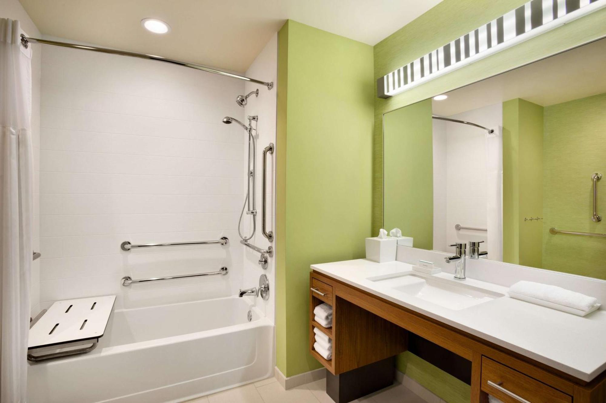 King Studio Suite Hearing Access or Non-Smoking