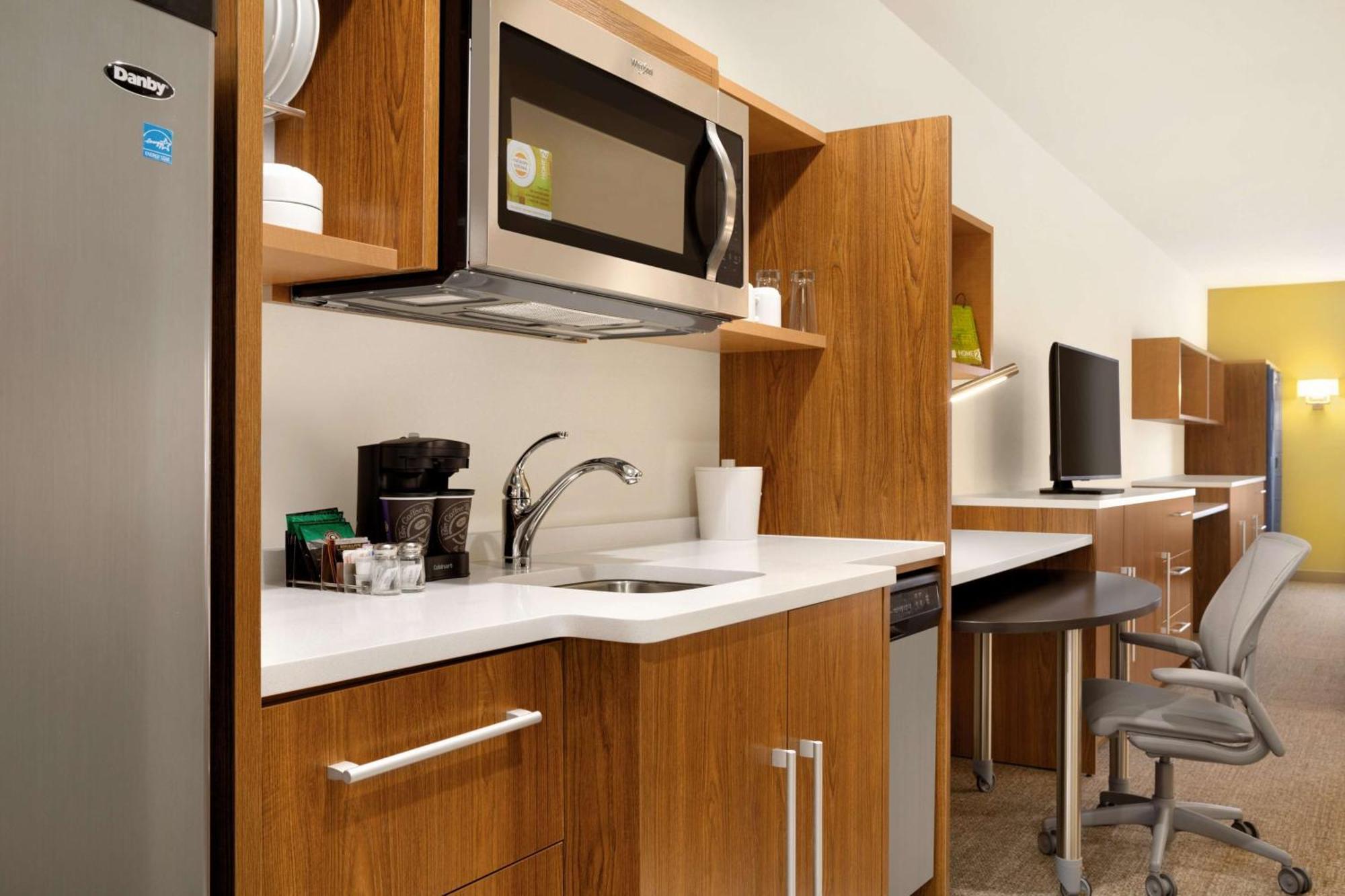 Queen Studio Two Queen Beds Non-Smoking