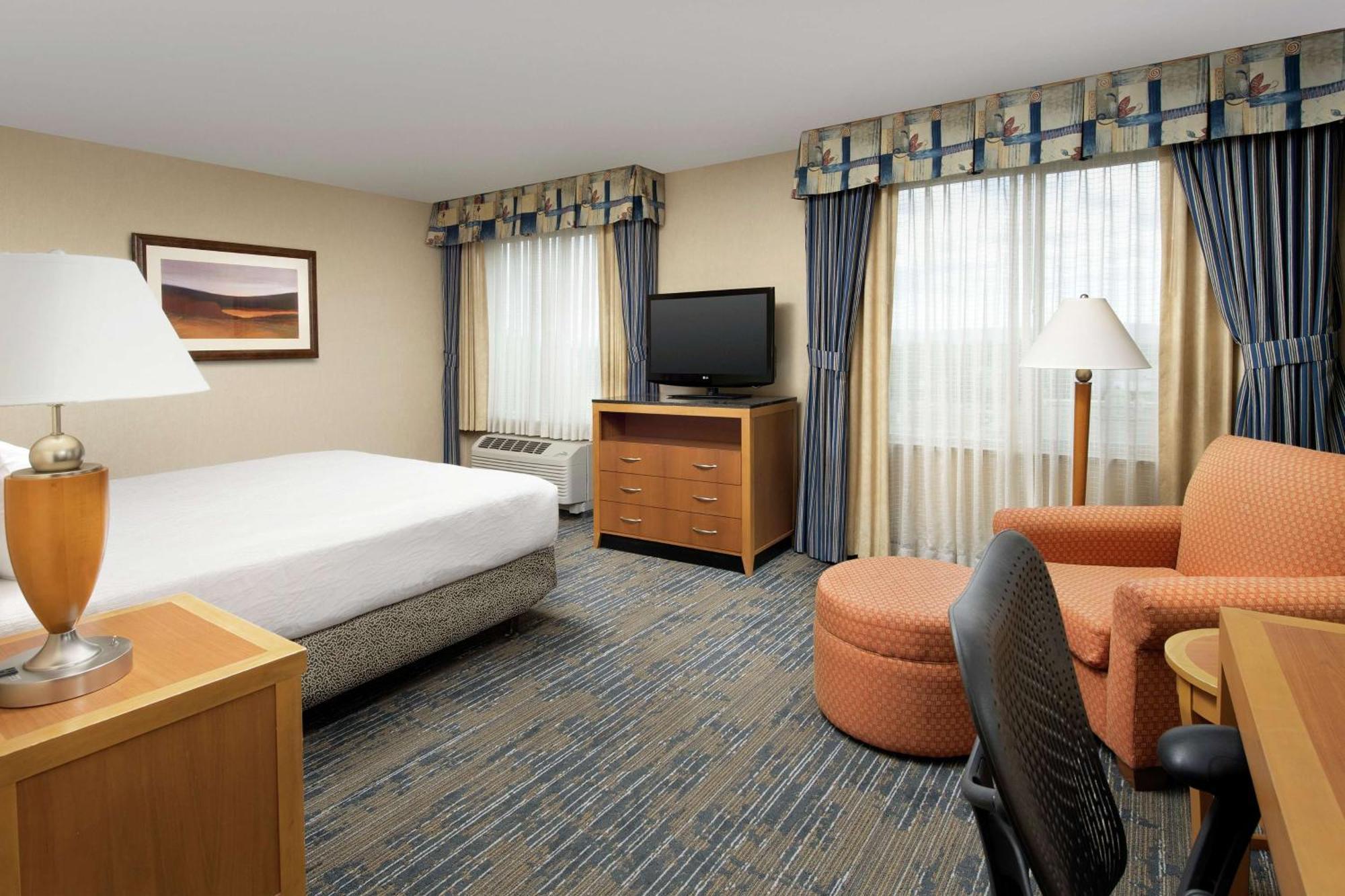 King Room Tub Mobility Hearing Access