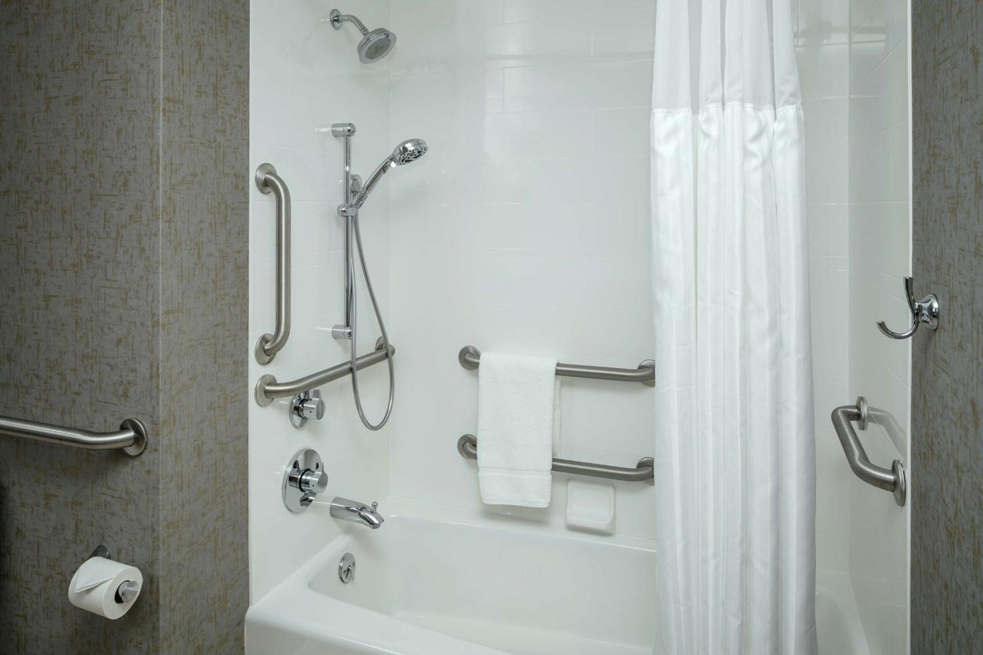 King Room Accessible Tub Mobility Access