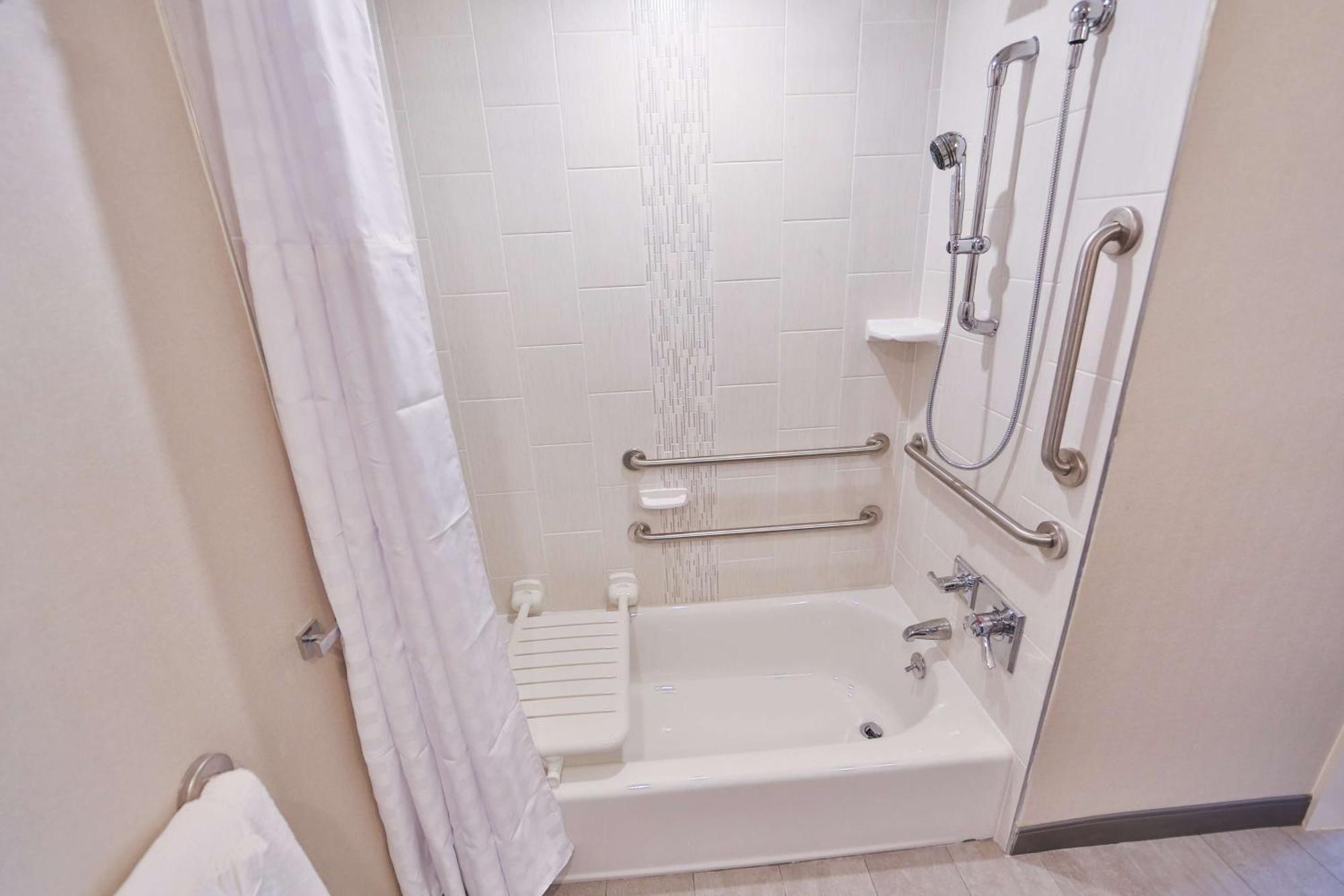 King Room with Accessible Tub - Mobility Access