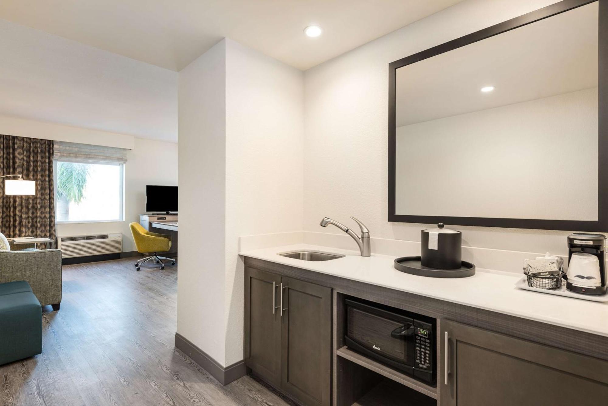 King Studio Suite with Bay View - Non-Smoking