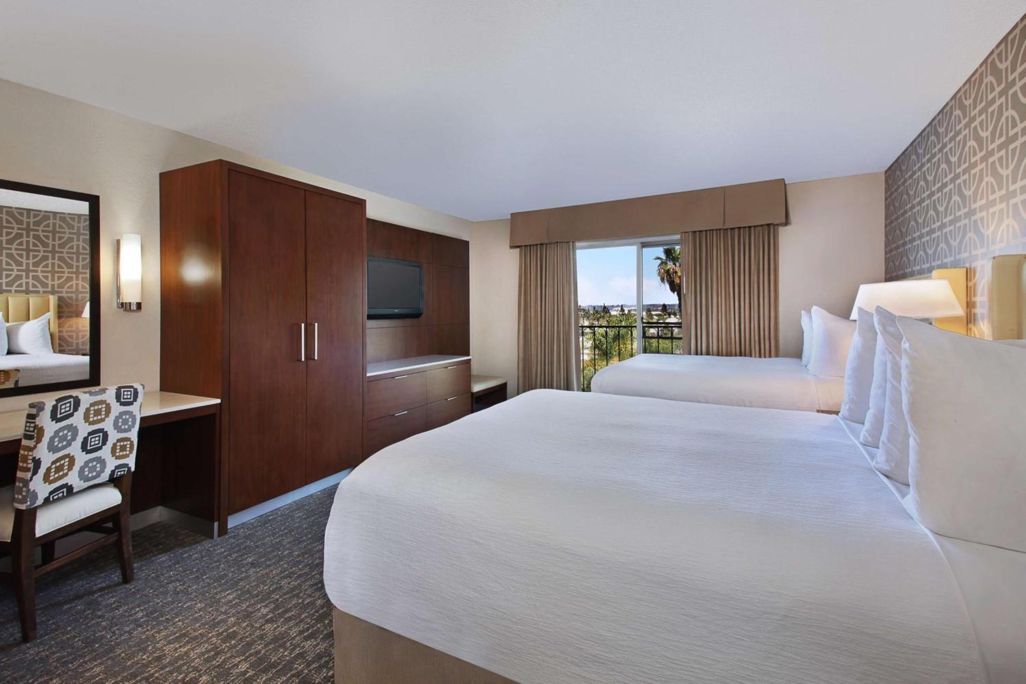 Suite Two Queen Beds Non-Smoking
