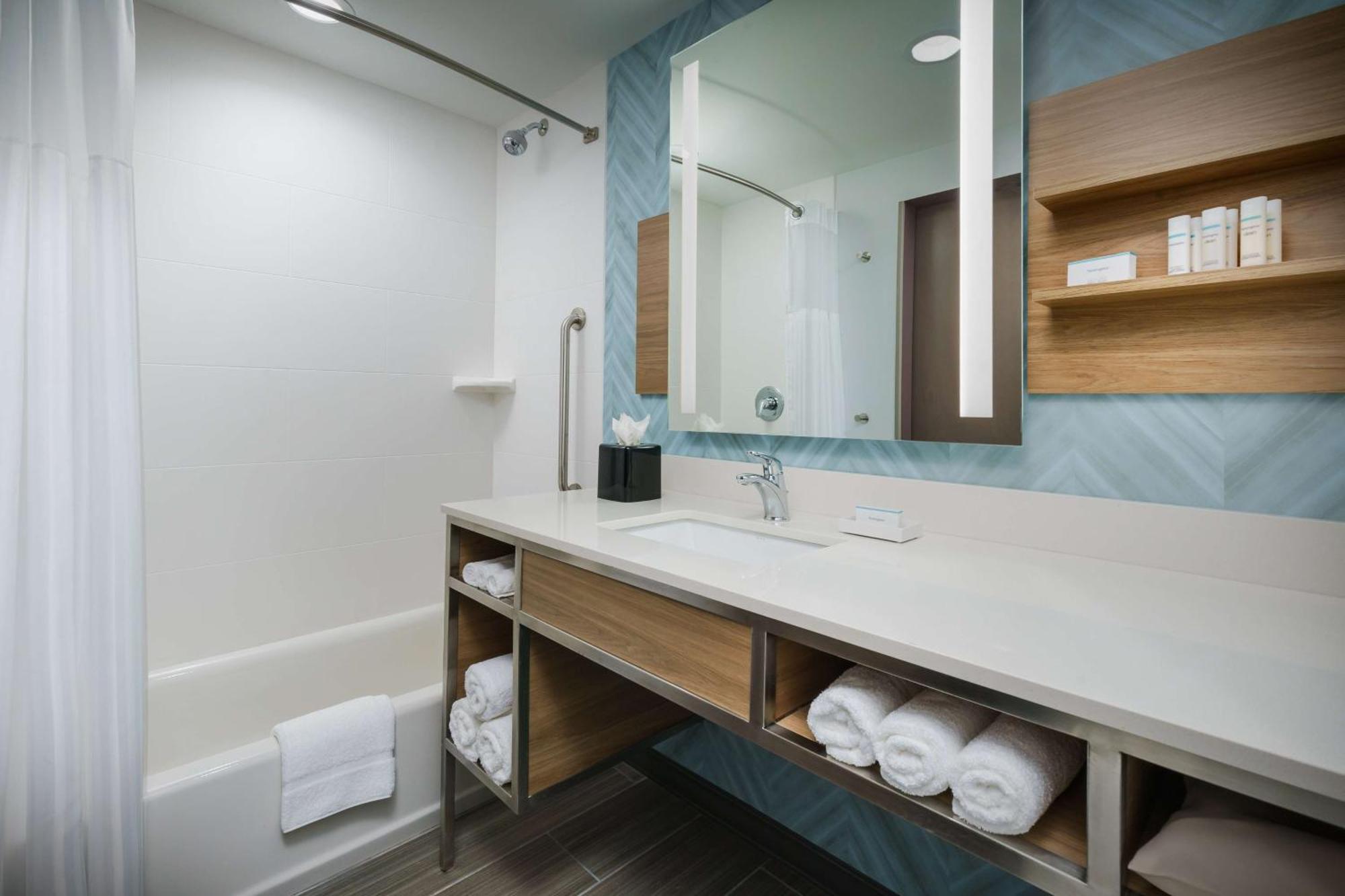 Deluxe King Room Mobility Access