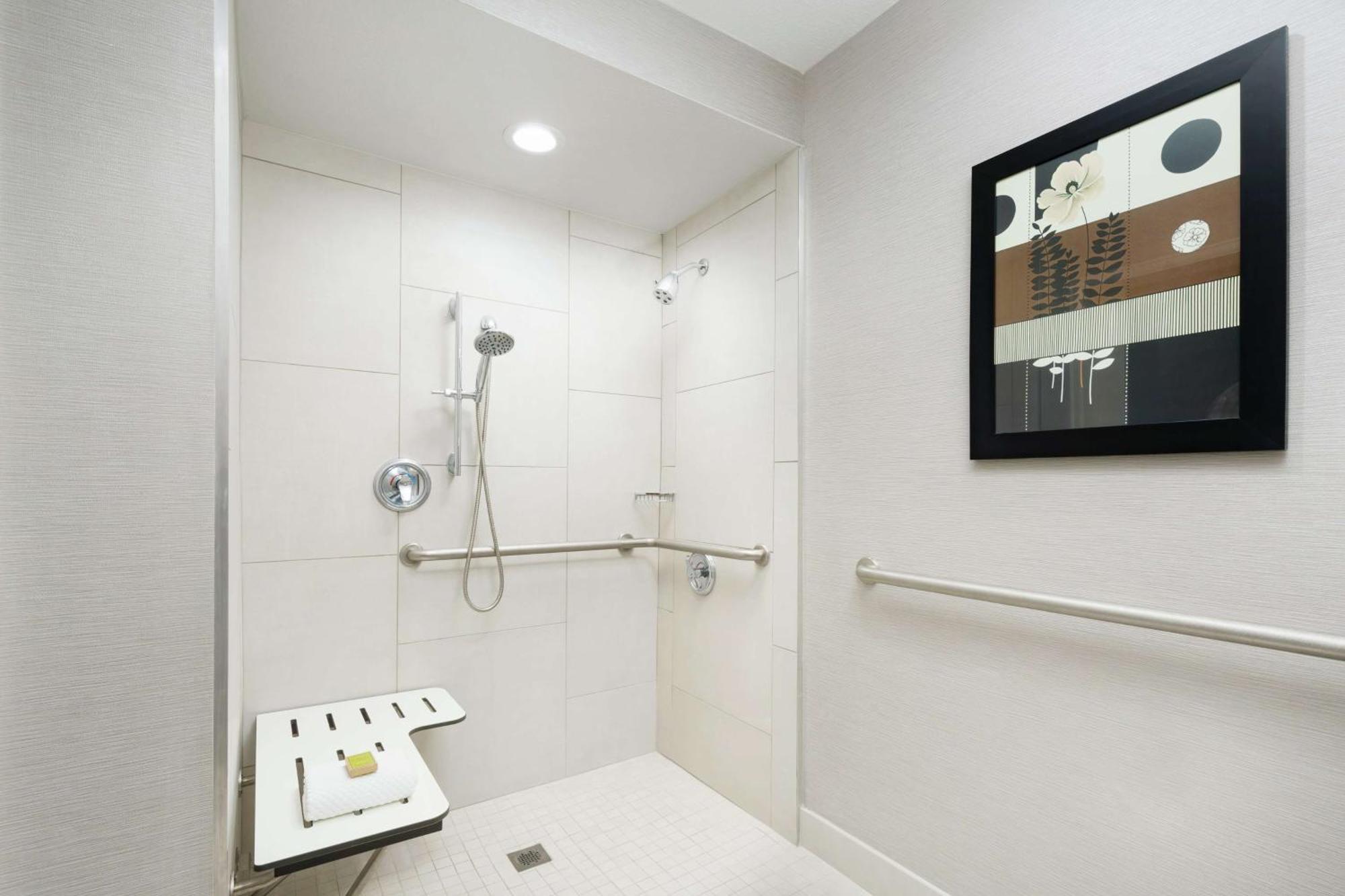 Queen Room Two Queen Beds Roll Shower Mobility Access,1552164508:JPEG