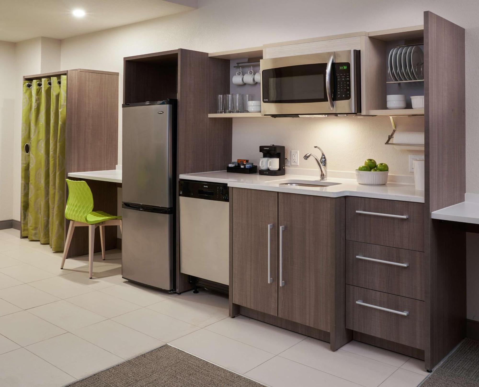 One-Bedroom King Suite - Non-Smoking