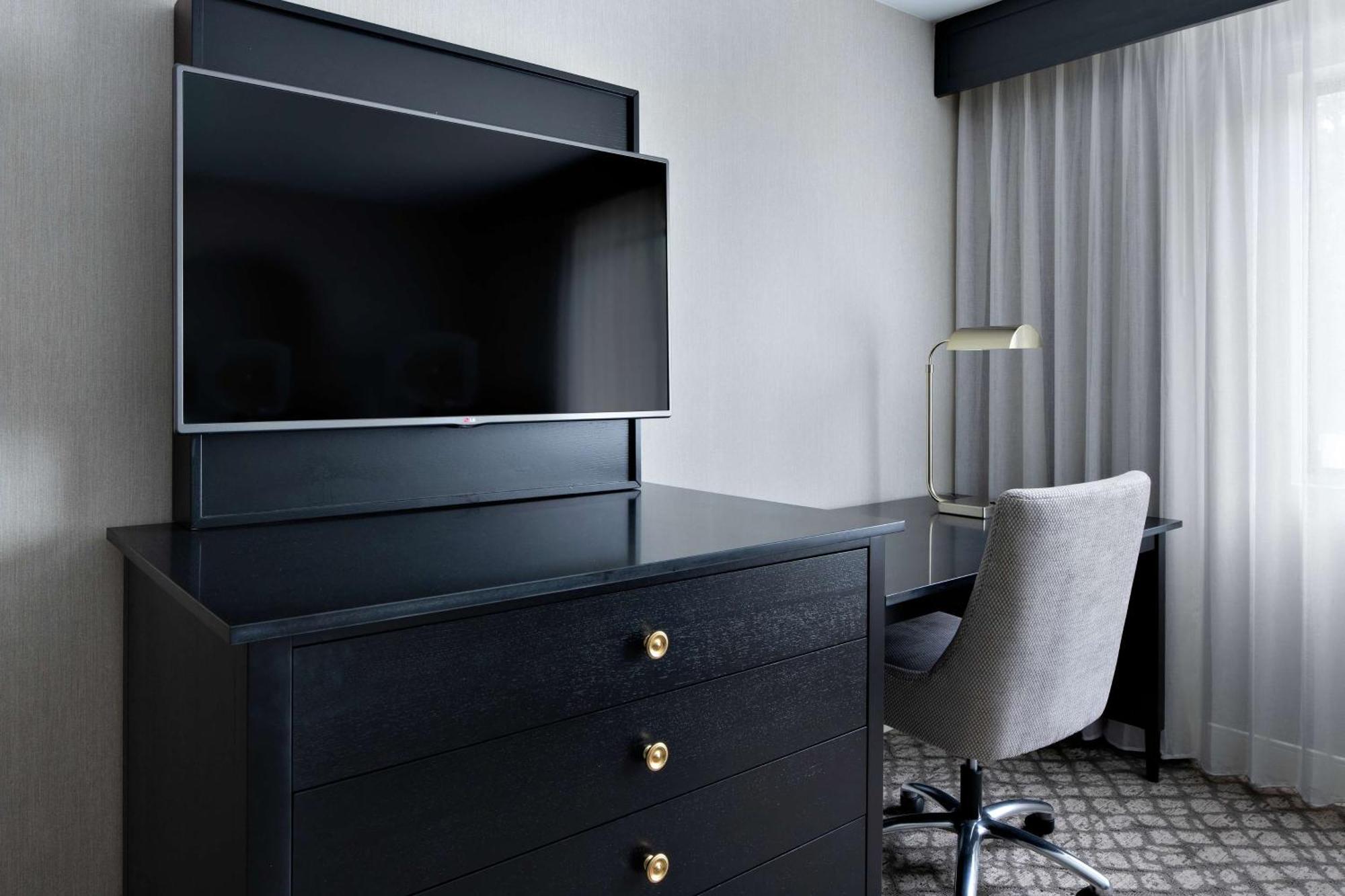 One-Bedroom Suite with Two Queen Beds and Wet Bar