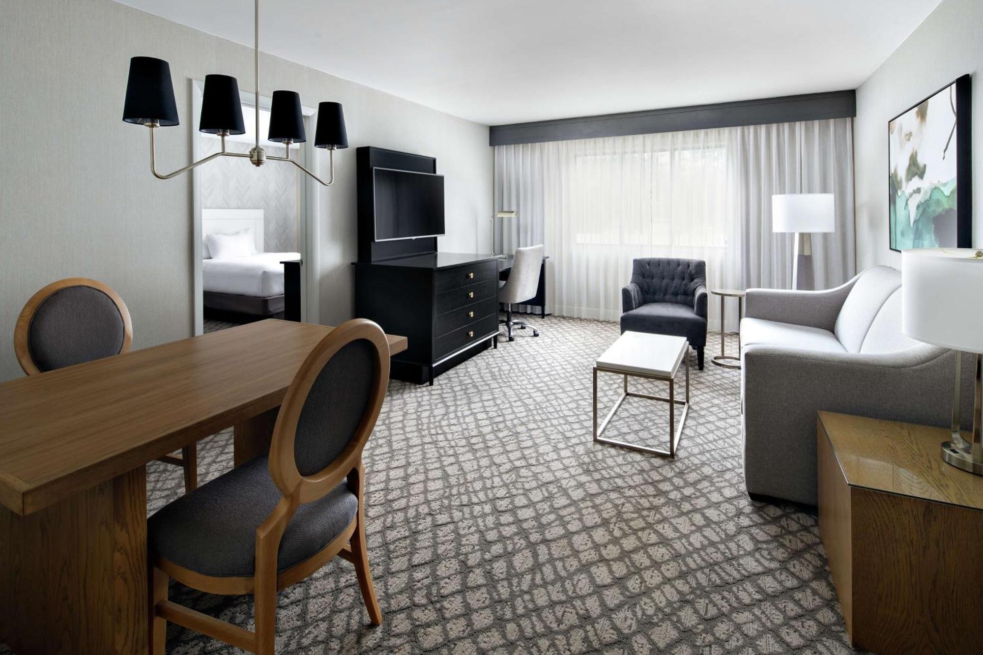 One-Bedroom Suite One King Bed Wet Bar
