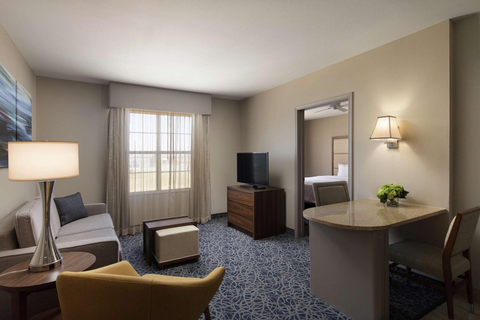 One-Bedroom King Suite - Non-Smoking