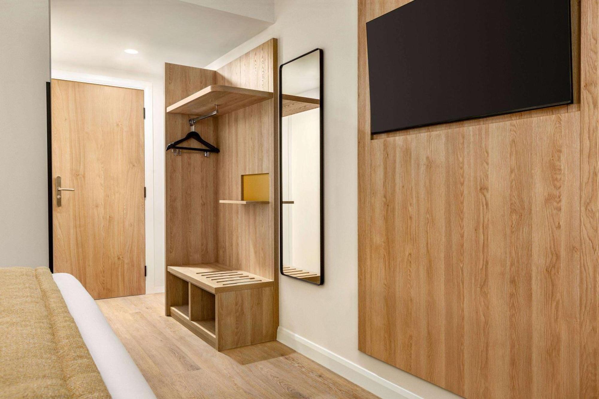 Standard King Room