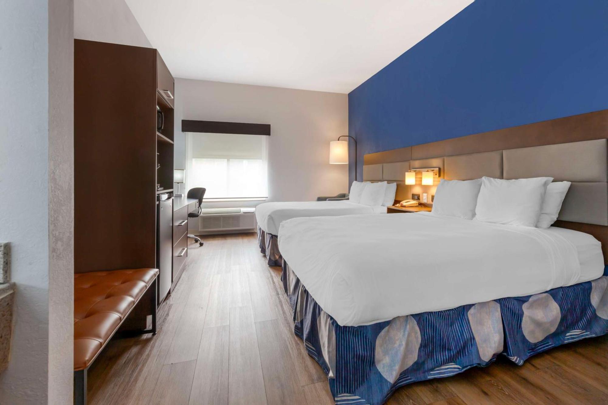 Queen Room with Two Queen Beds - Non-Smoking