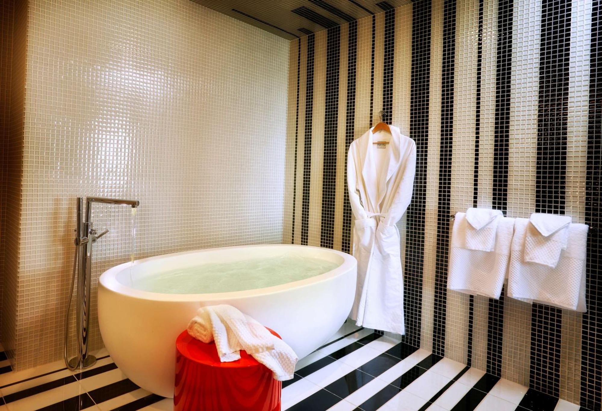 Deluxe King Suite,1706899401:JPEG