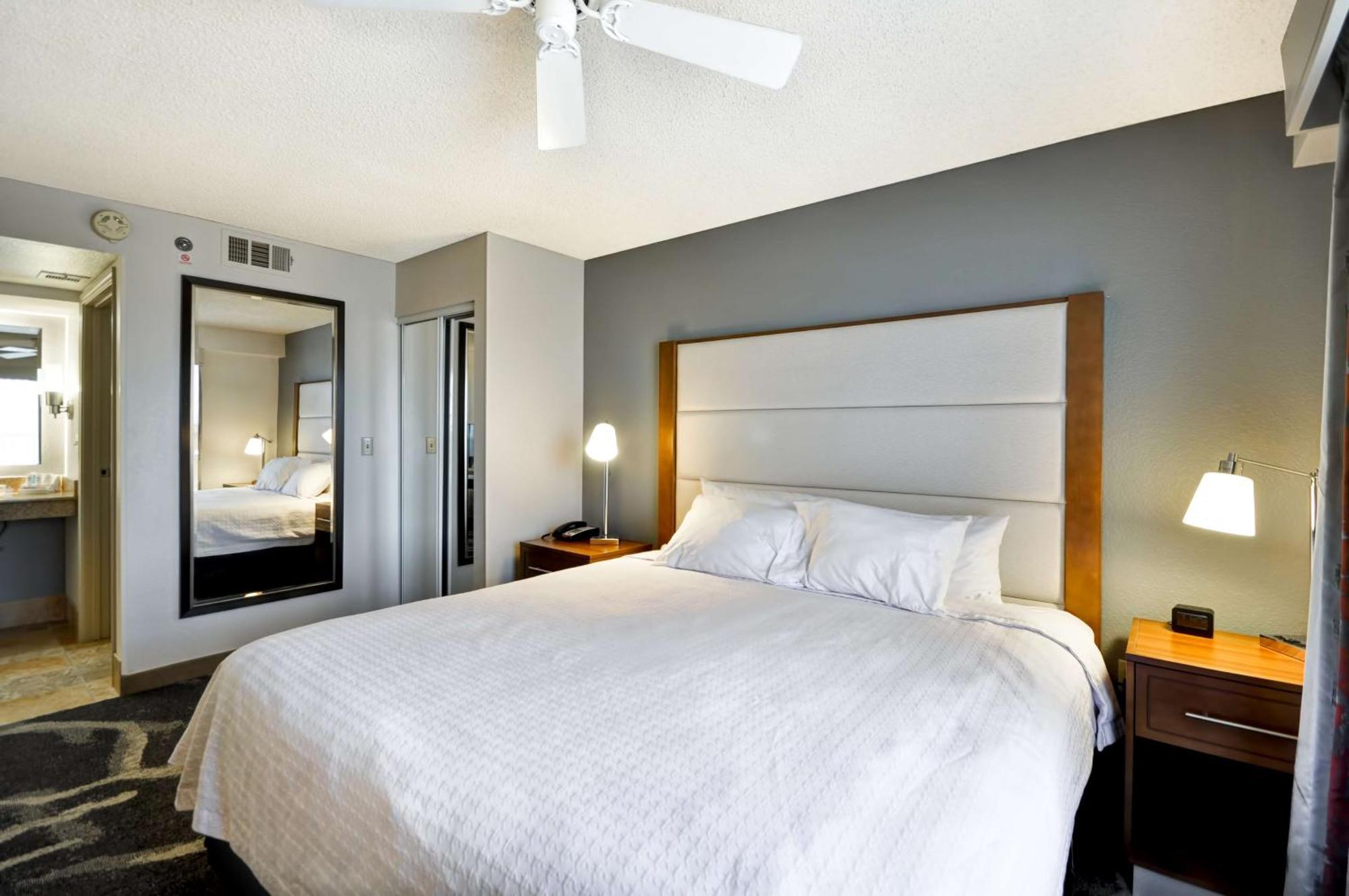 Two-Bedroom Suite One King Two Double Beds Non-Smoking