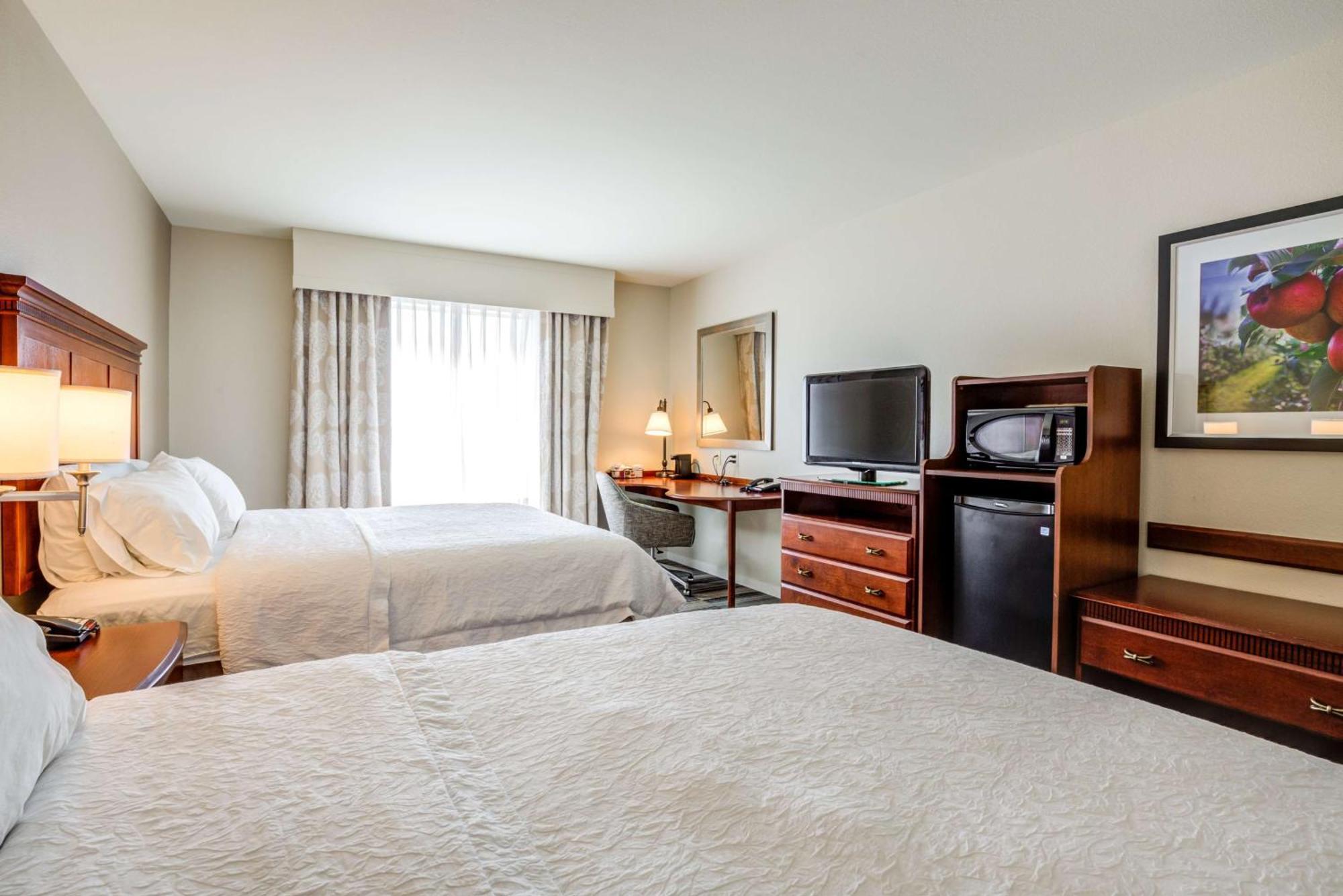 Queen Room Two Queen Beds Mobility Hearing Access or Non-Smoking