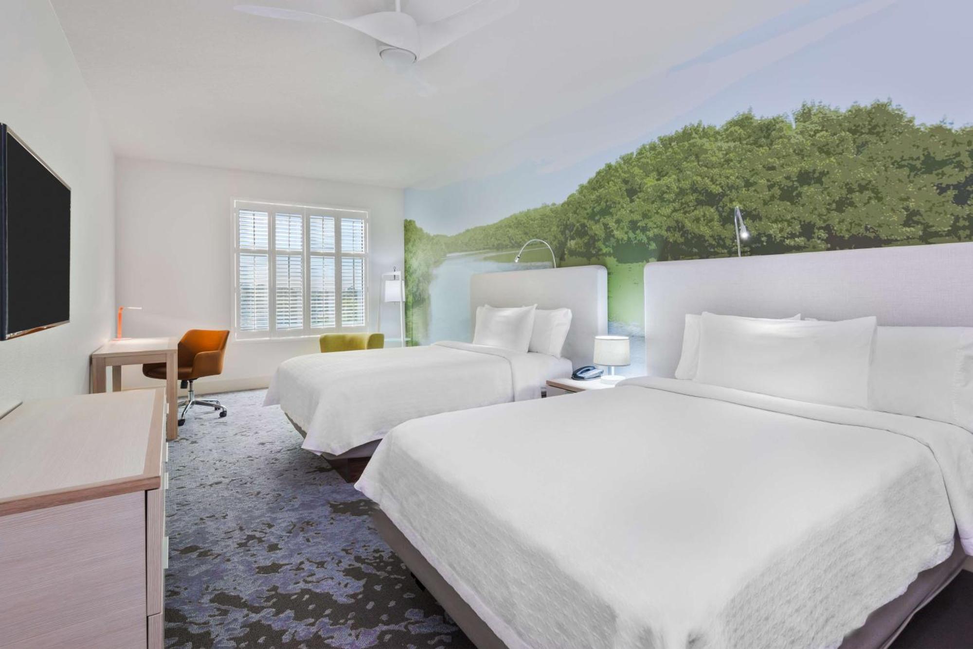 One-Bedroom Queen Suite Two Queen Beds Non-Smoking