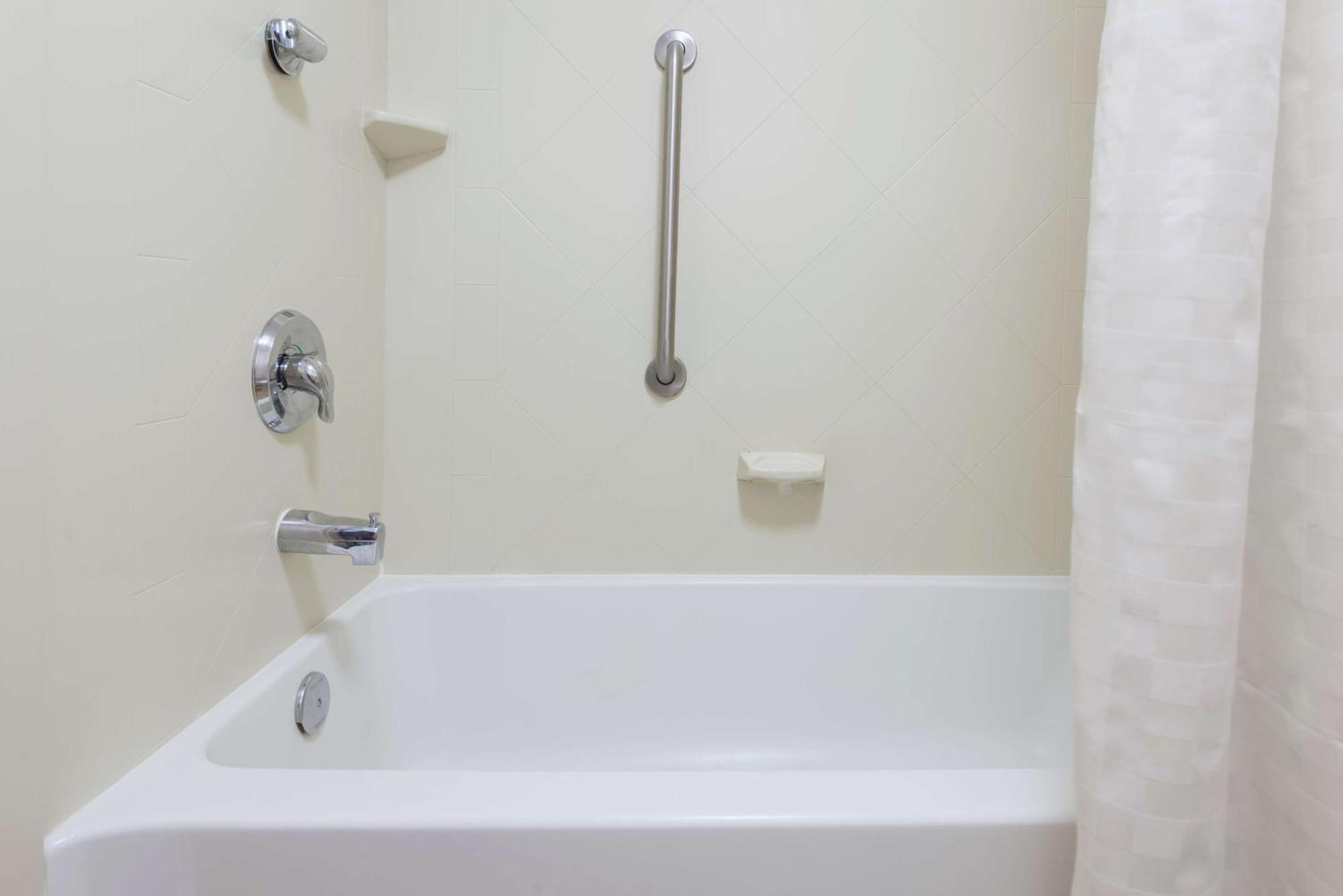 One-Bedroom King Suite - Non-Smoking