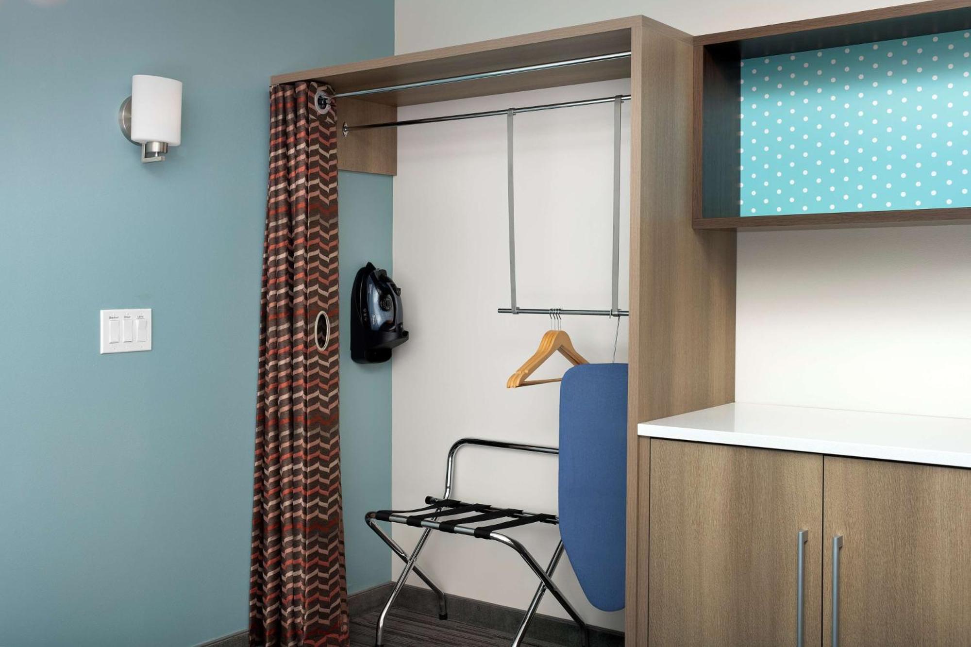 King Studio Suite Mobility Access or Non-Smoking