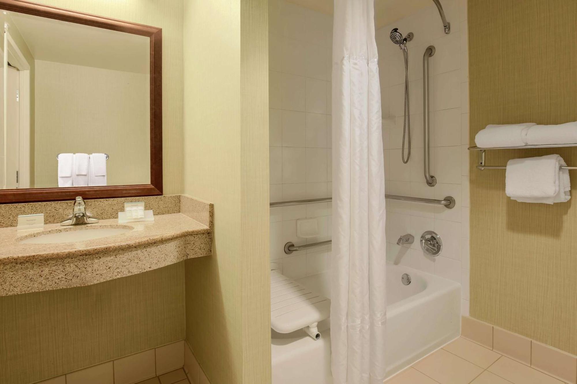 King Room Tub Mobility Hearing Access