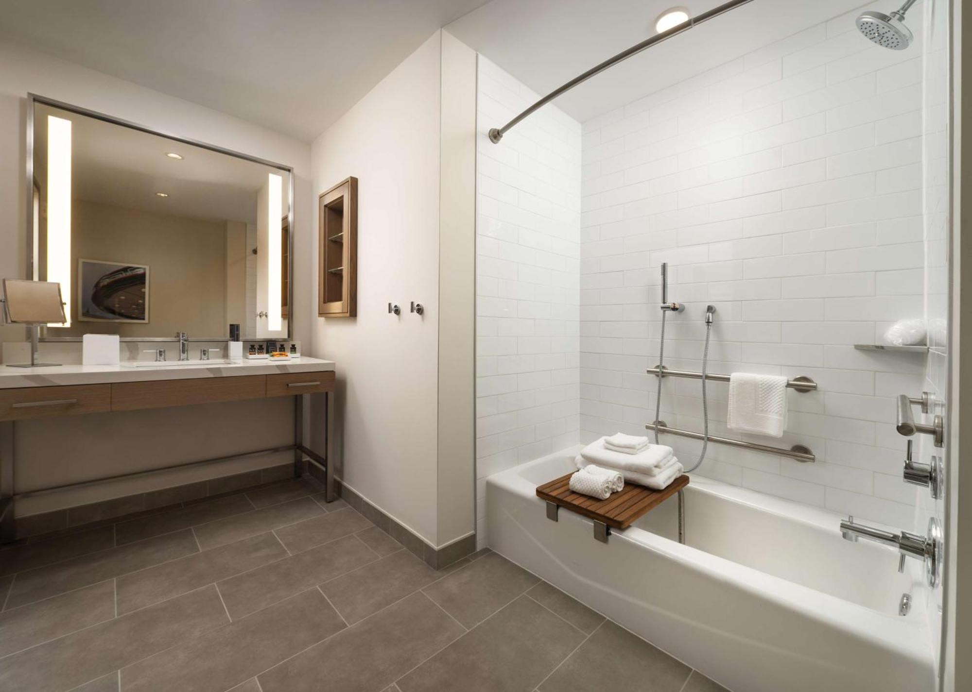 King Room with Mobility Accessible Tub