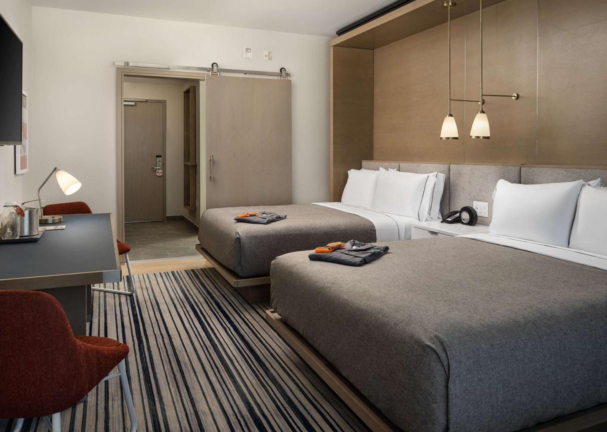 Queen Room Two Queen Beds Hearing Access