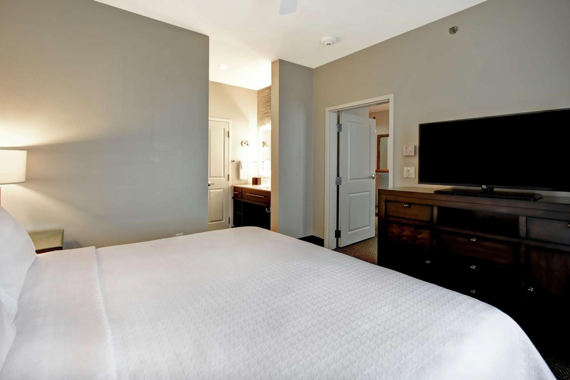 One-Bedroom King Suite Non-Smoking