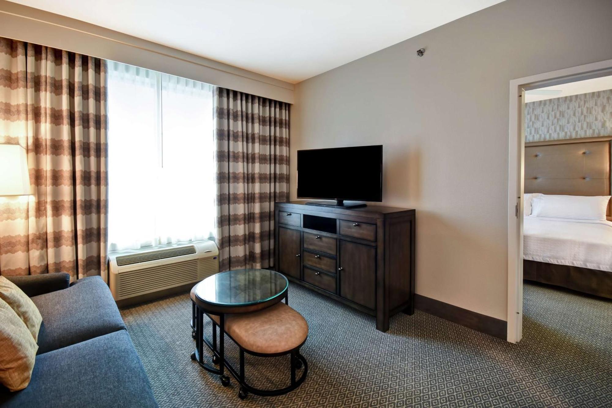 King Suite Hearing Access or Non-Smoking