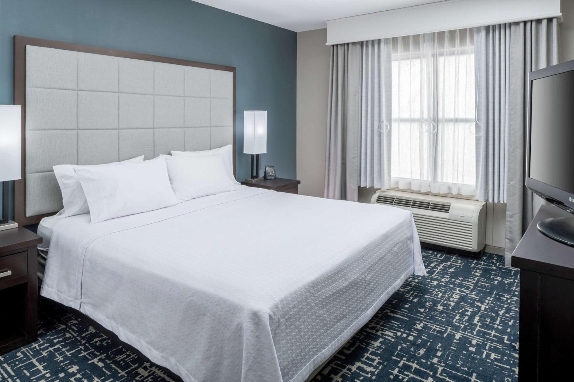 One-Bedroom King Suite - Non-Smoking