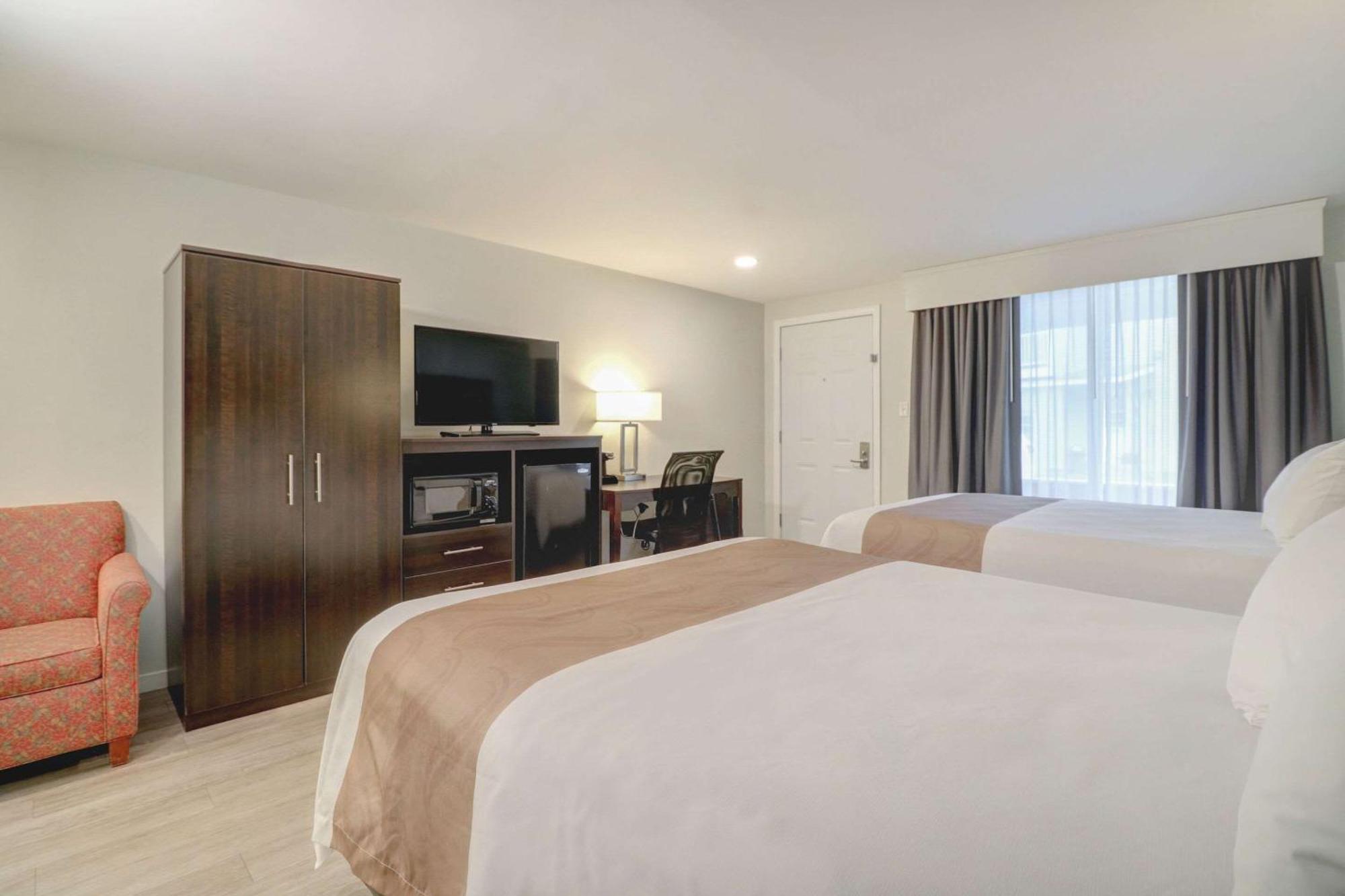 Queen Room Two Queen Beds Non-Smoking or Pet-Friendly