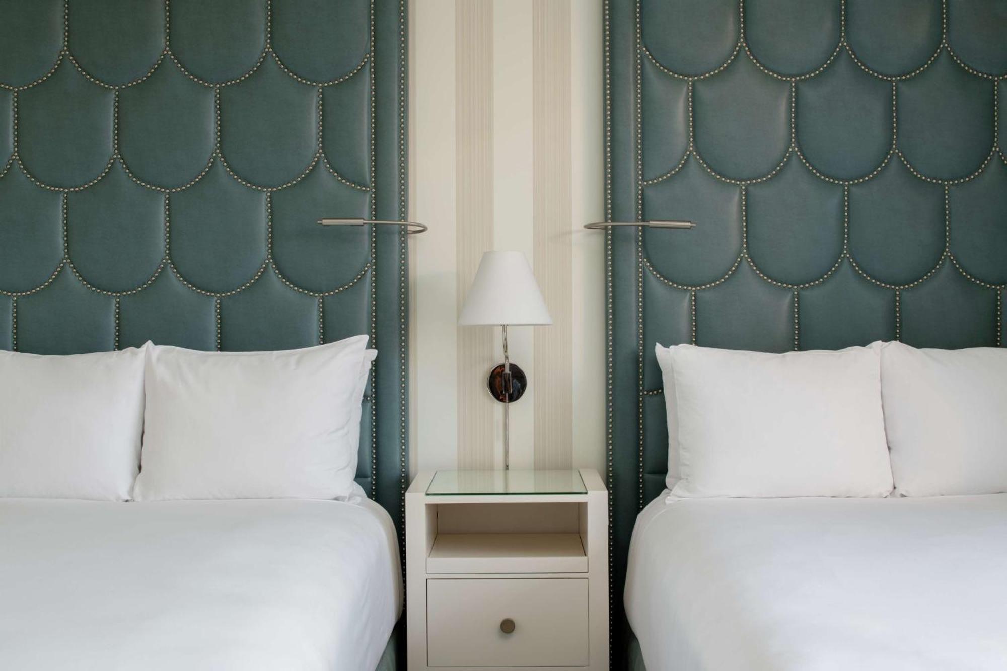 Deluxe Doppelzimmer mit 2 Doppelbetten und Terrasse