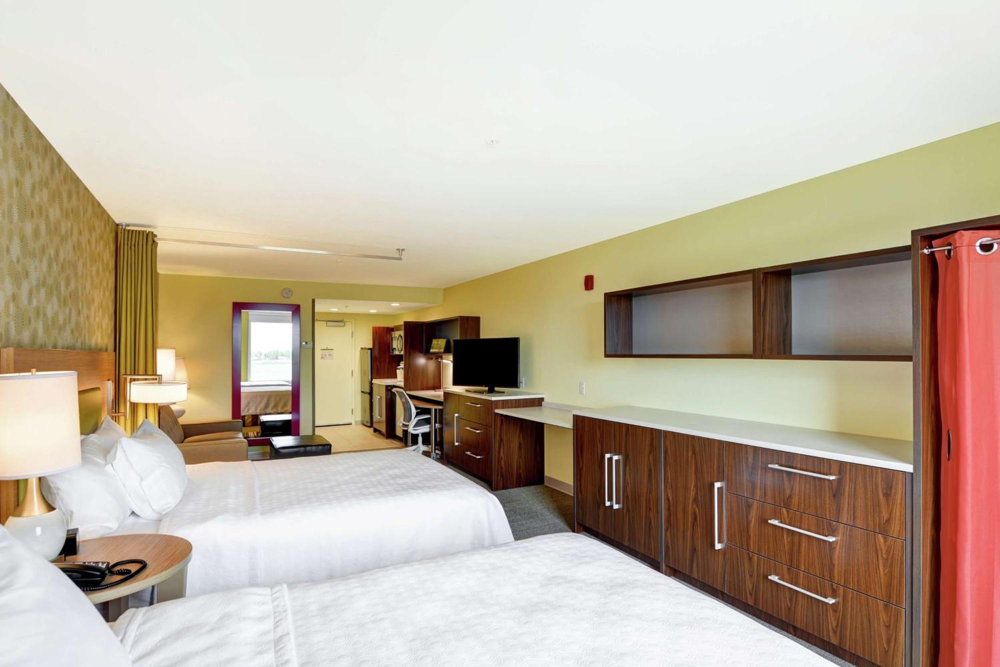 Queen Studio Two Queen Beds Non-Smoking