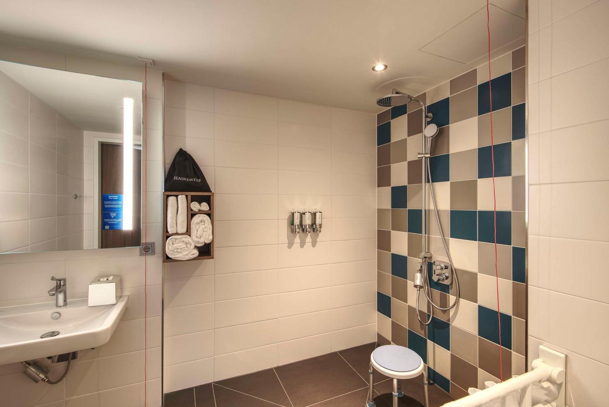 Queen Room Roll Shower Mobility Accessible