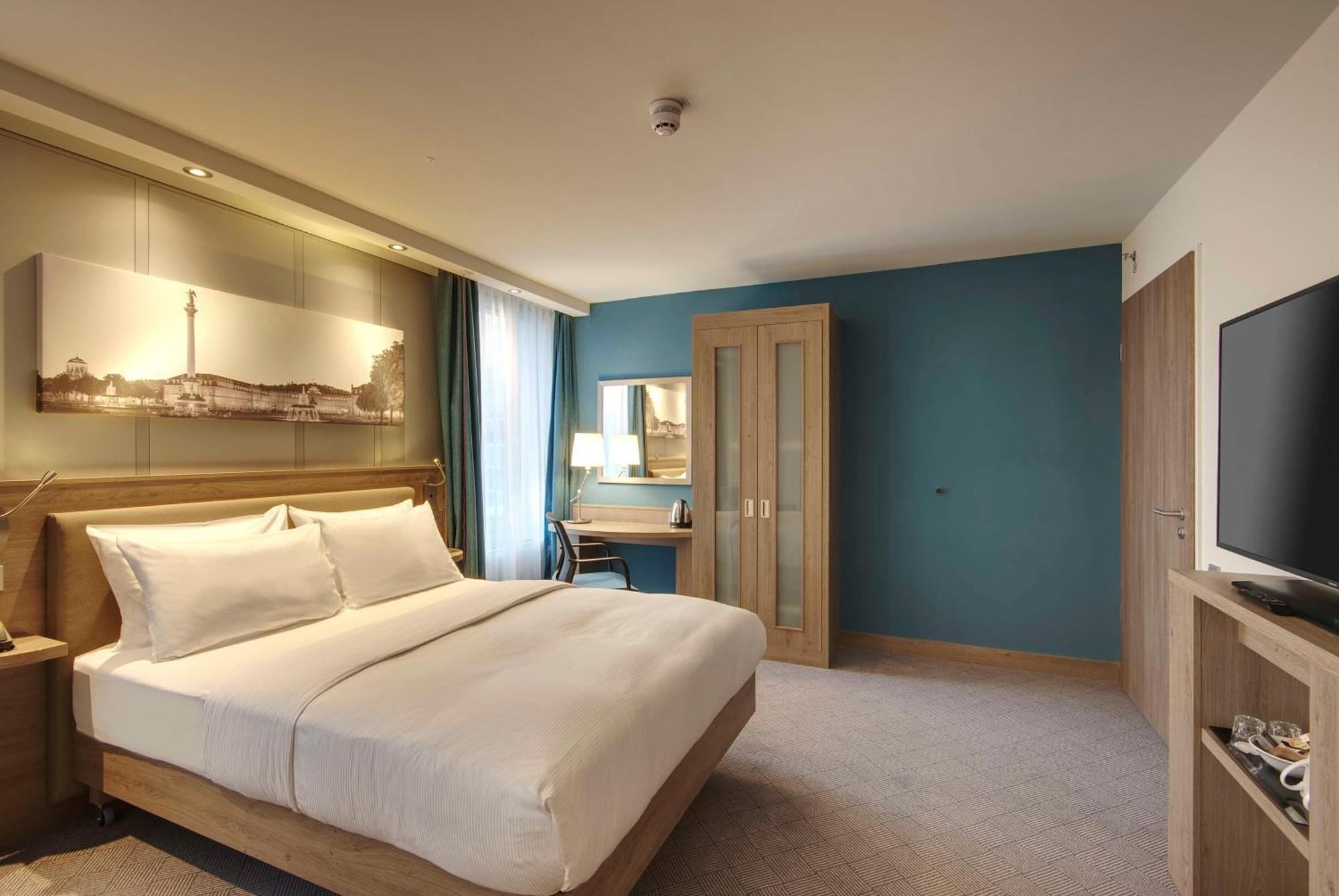 Queen Room Roll Shower Mobility Accessible