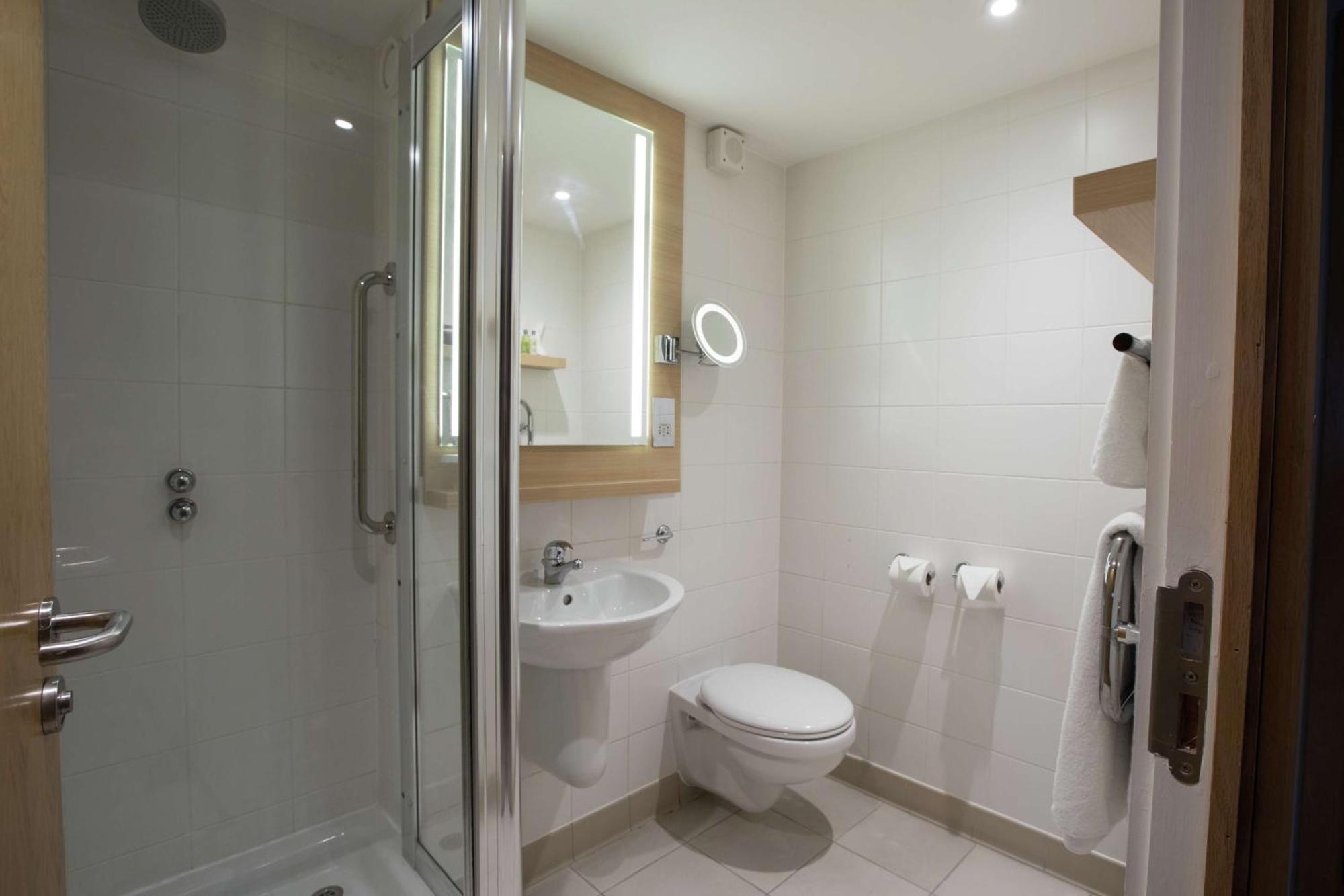 Queen Guest Room Pitch View