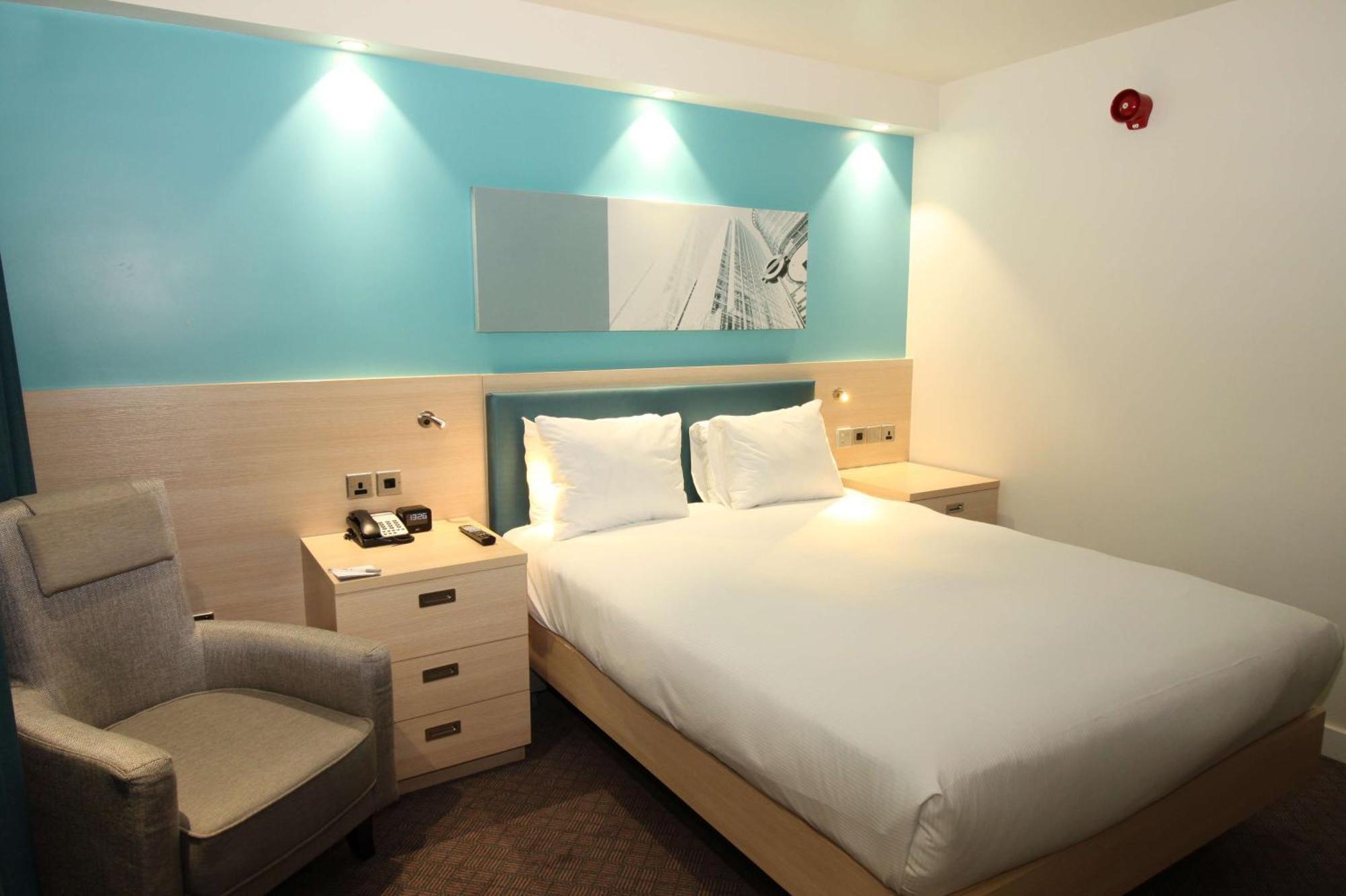 Queen Room - Accessible