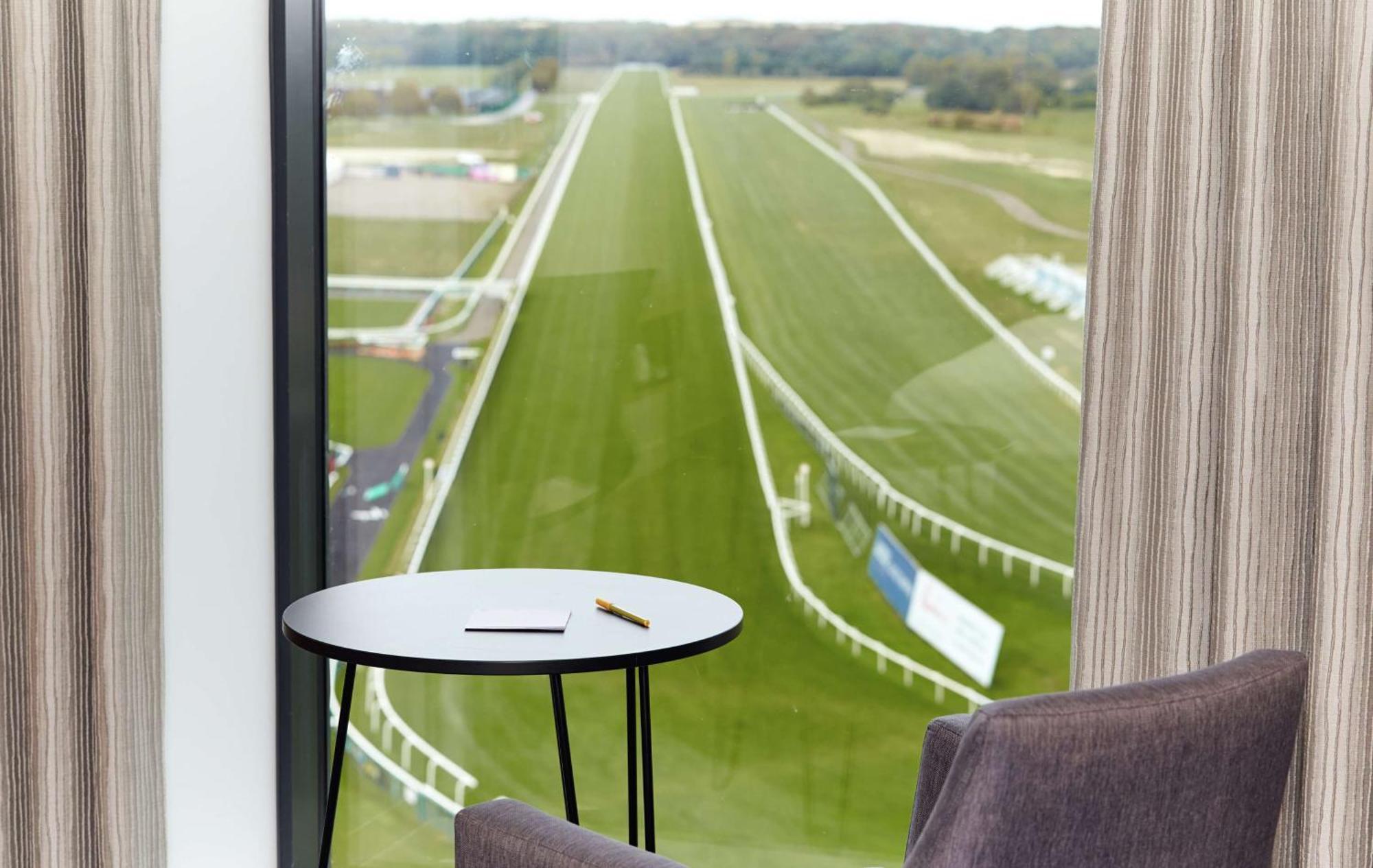 Queen Family Room View