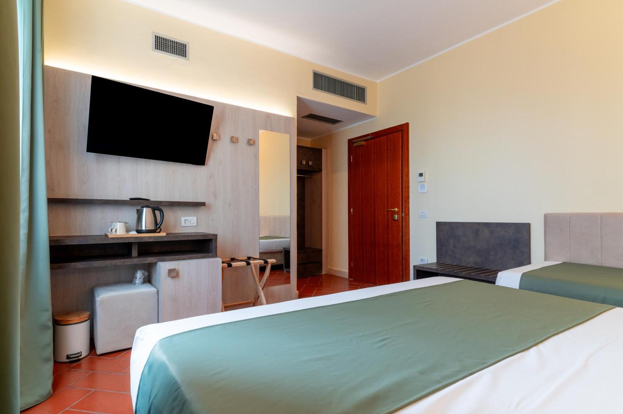 Double or Twin Room Disability Access,1552637746:JPEG