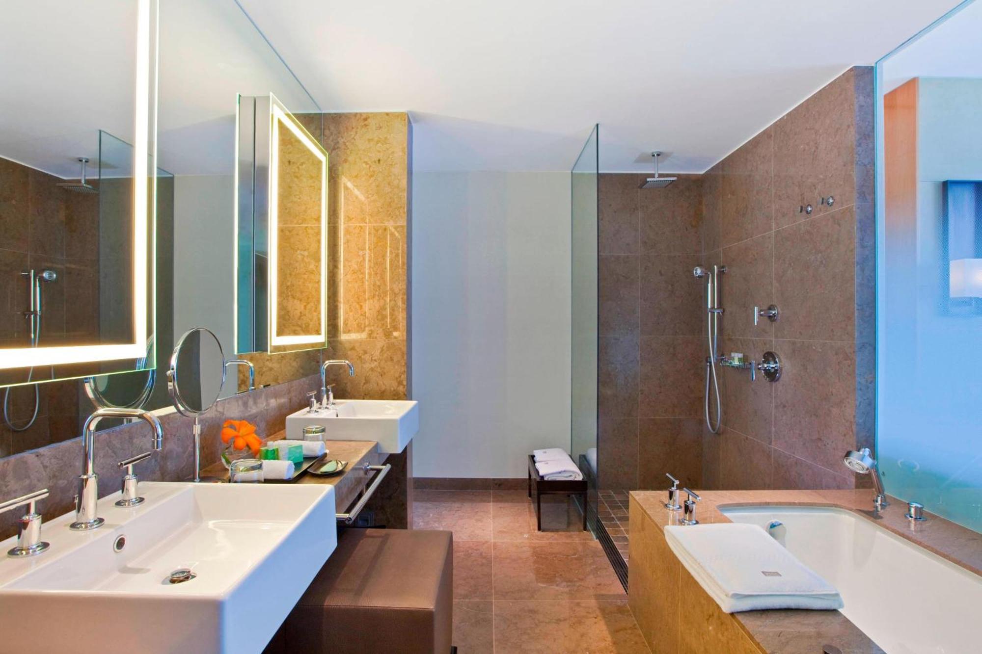 Deluxe Guest Room 2 Queen Low floor