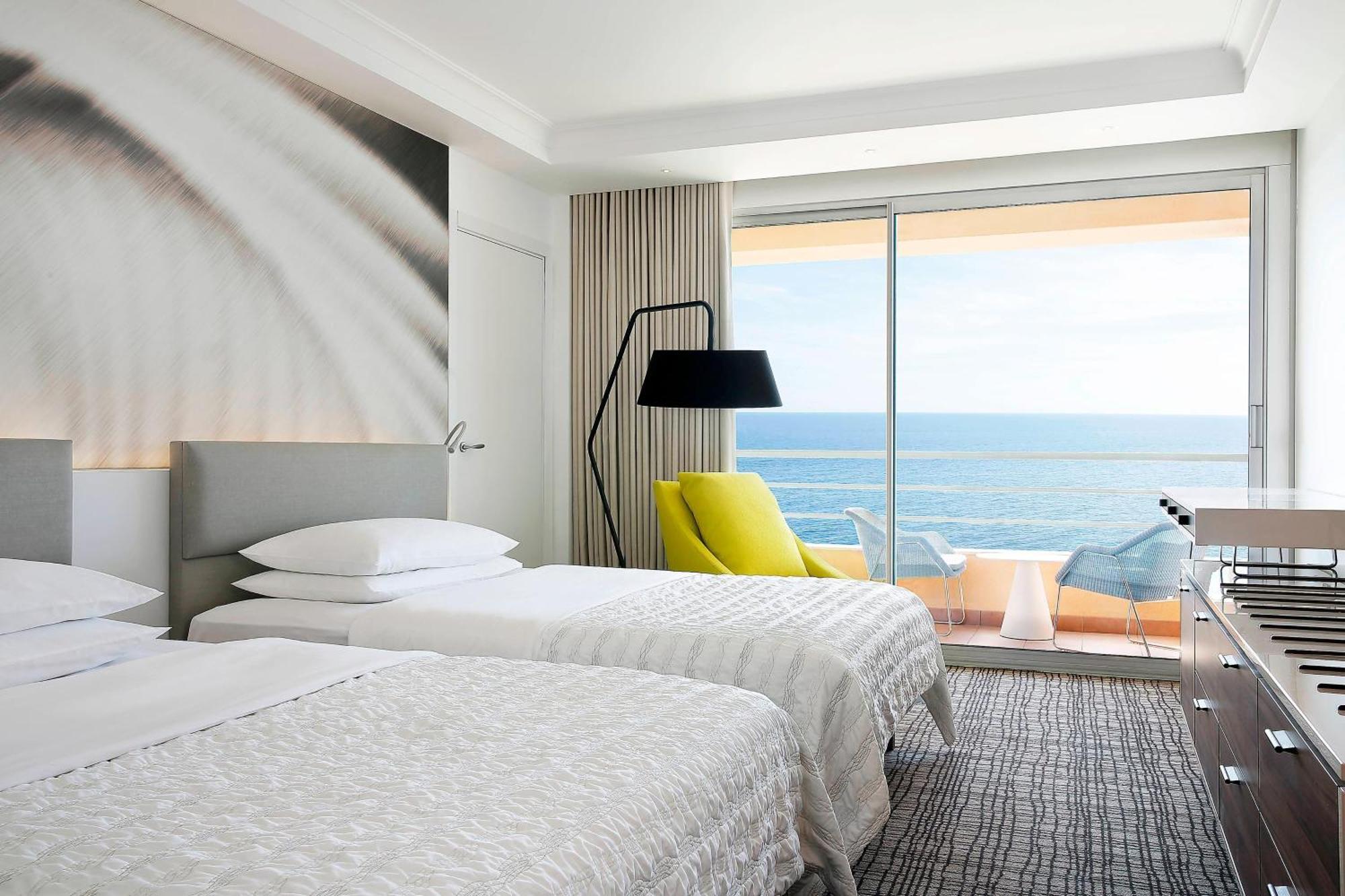 Premium Tweepersoonskamer met 2 Tweepersoonsbedden en Balkon - Gedeeltelijk Uitzicht op Zee