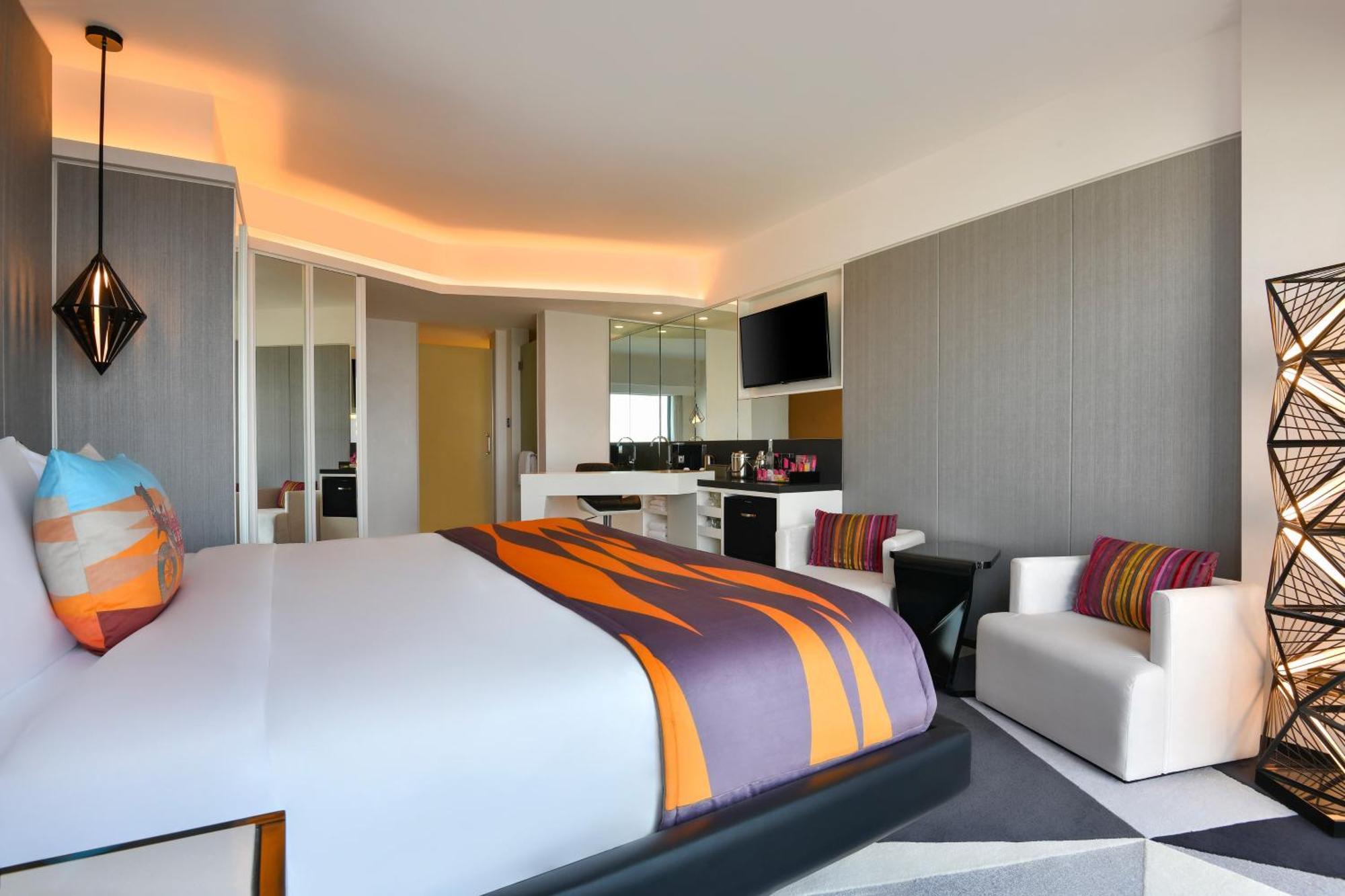 Deluxe Guest Room City View 1 King Bed High Floor 20th floor above