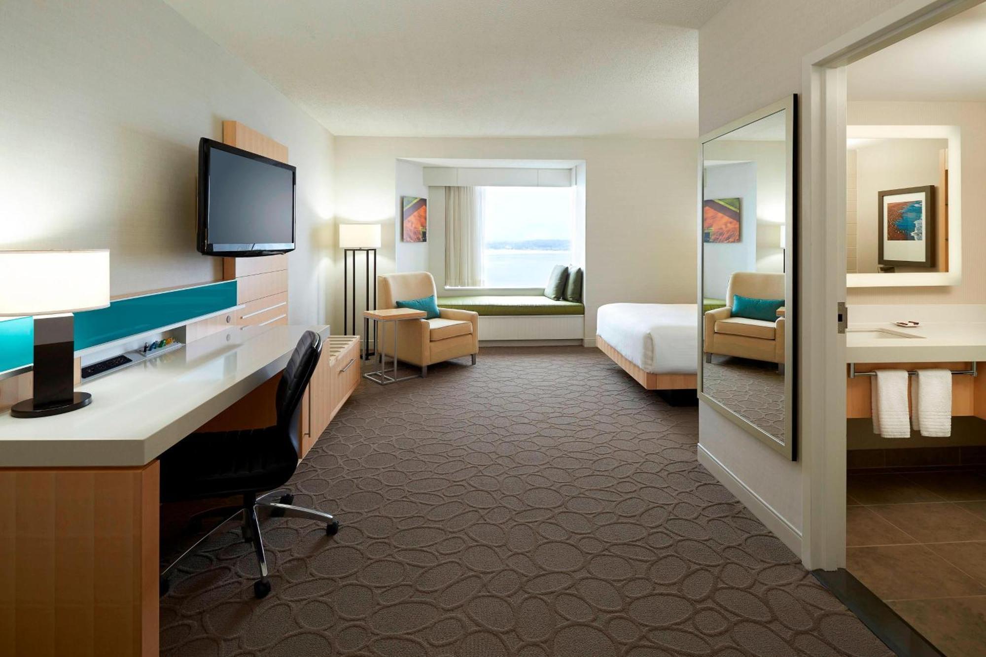 Guest room 1 Queen Water view