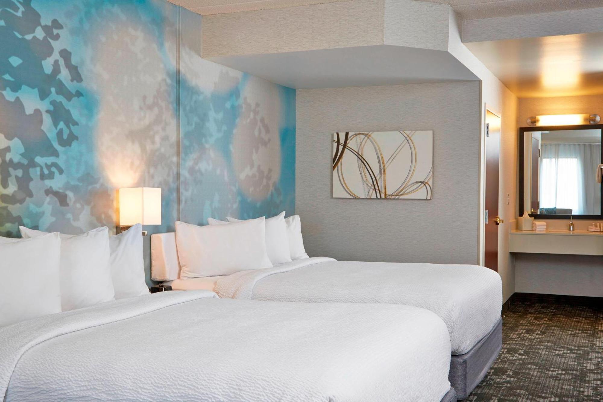 Queen Room Two Queen Beds Hearing Accessible