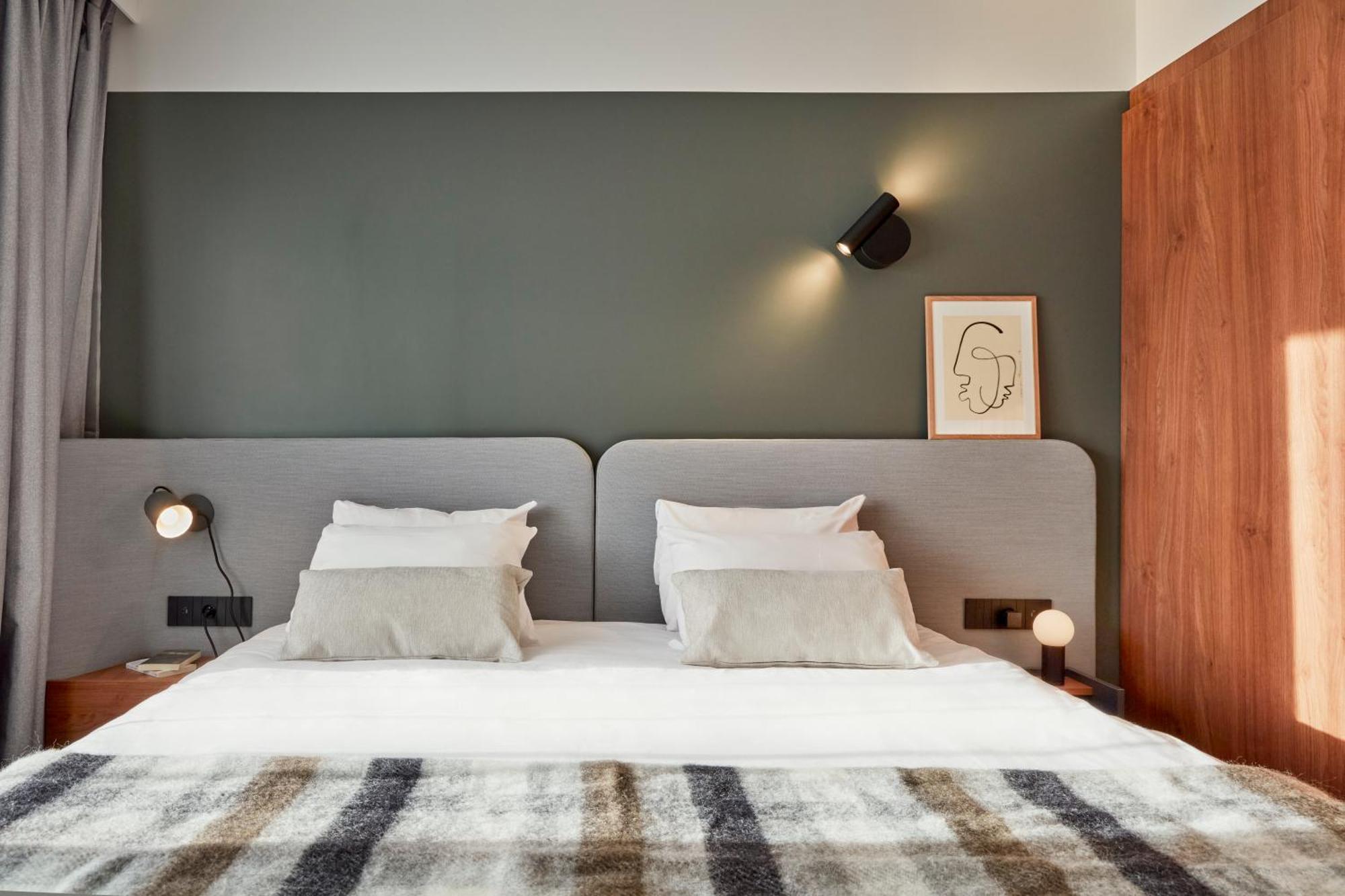 Four-Bedroom Apartment,1588041585:JPEG