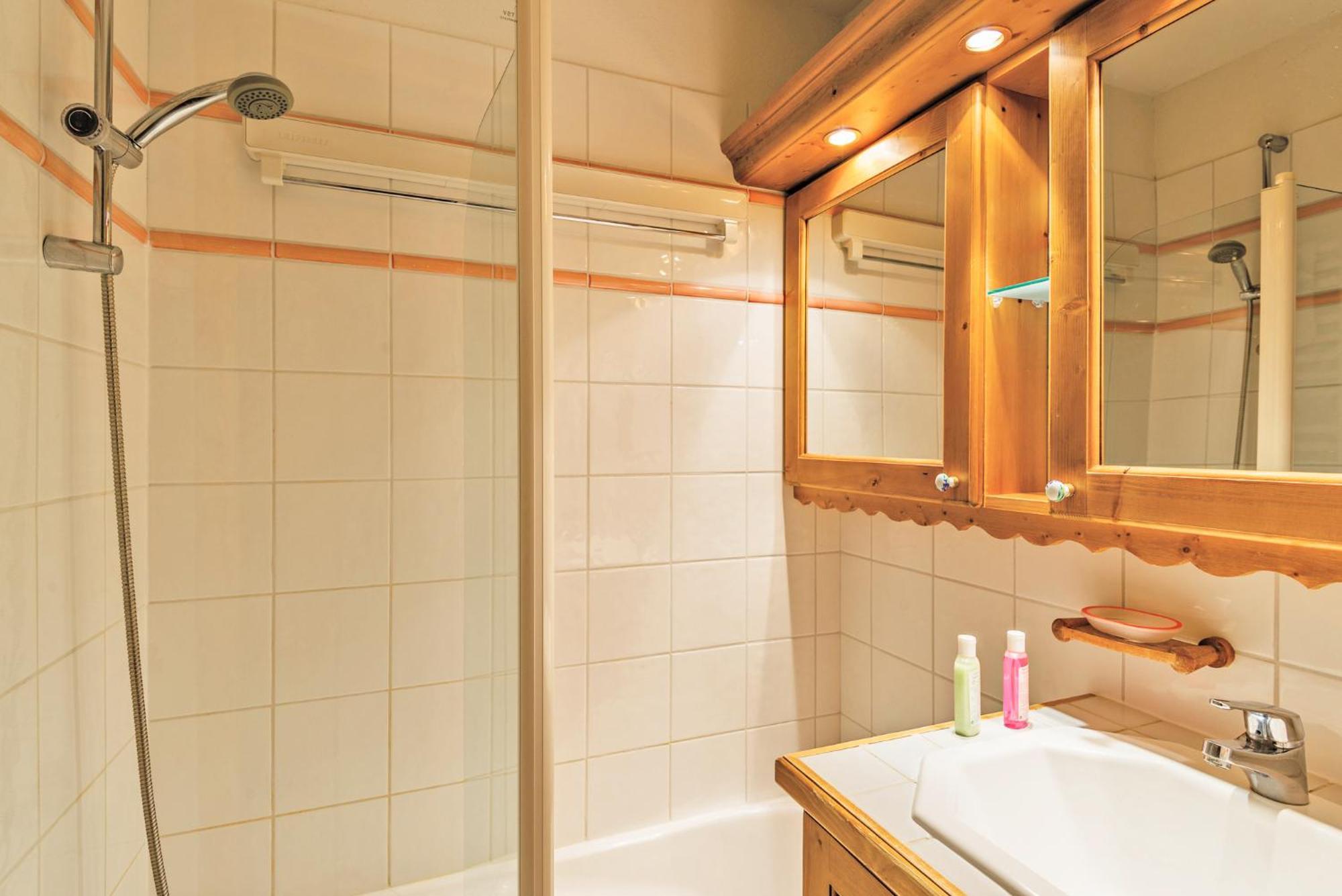 One-Bedroom Apartment Alcove