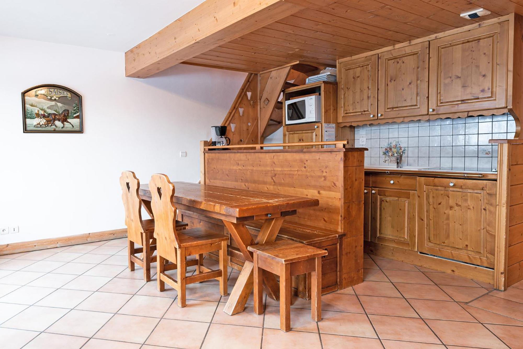 One-Bedroom Apartment Alcove