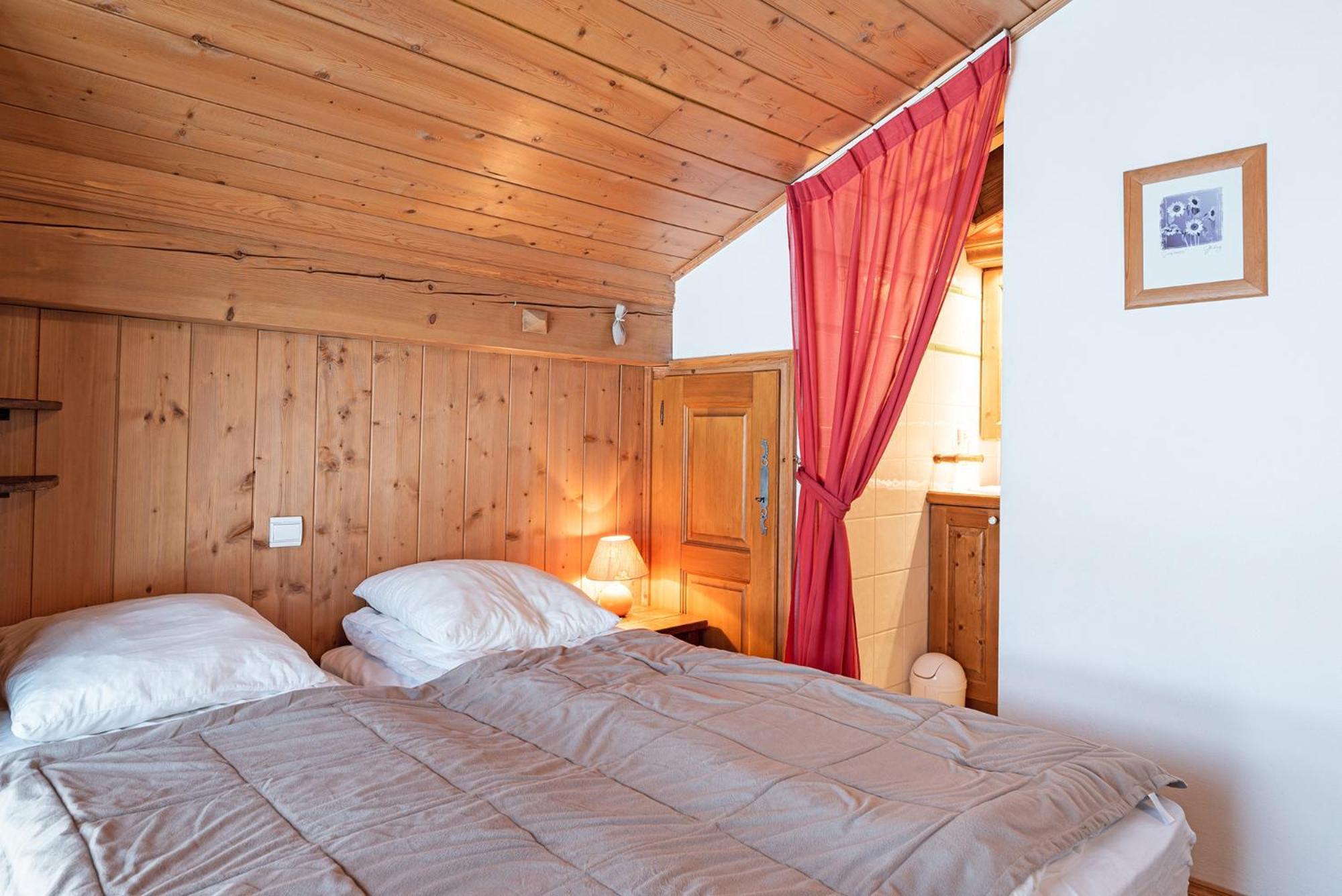 One-Bedroom Apartment Alcove