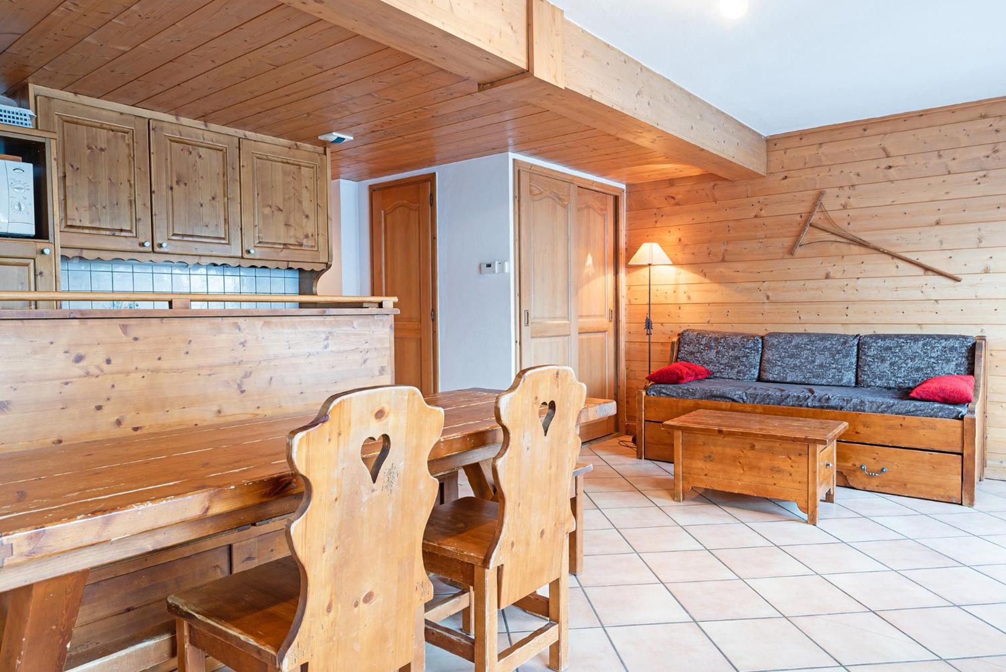 One-Bedroom Apartment Alcove