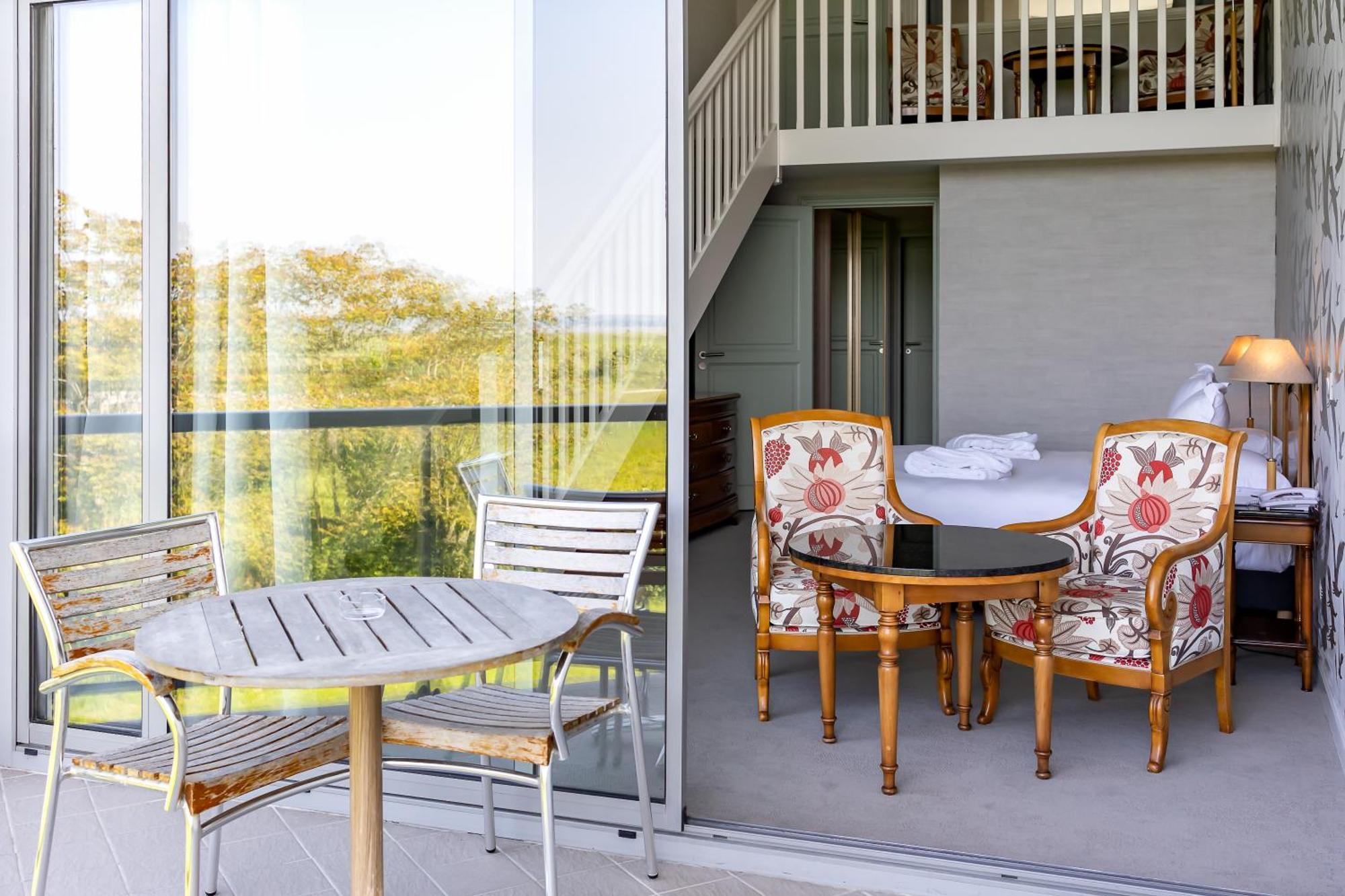 Triple Family Room Garden View