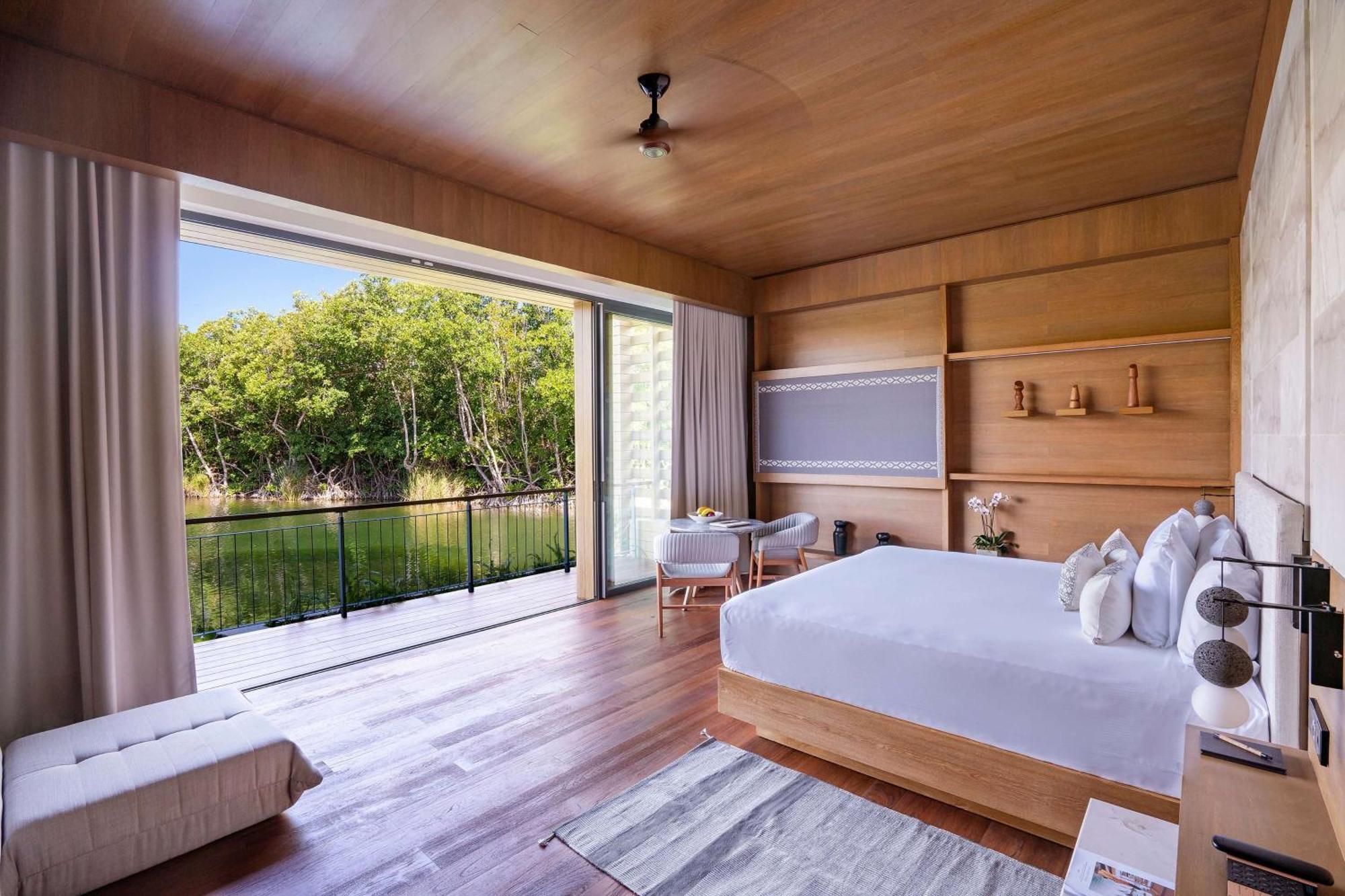 Lagoon & Sunset Rooftop Pool Villa
